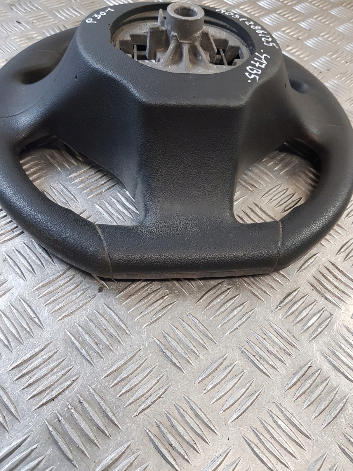 lenkrad 96753912ZD PEUGEOT 301 18R