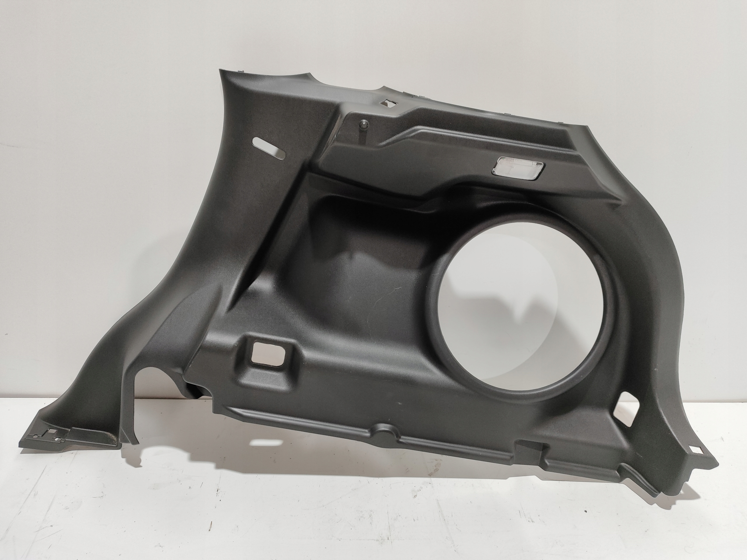 ASX BOCZEK BAGAŻNIKA GŁOŚNIK SUBWOOFER PRAWY TYŁ 10-20r. ORYGINAŁ EUROPA