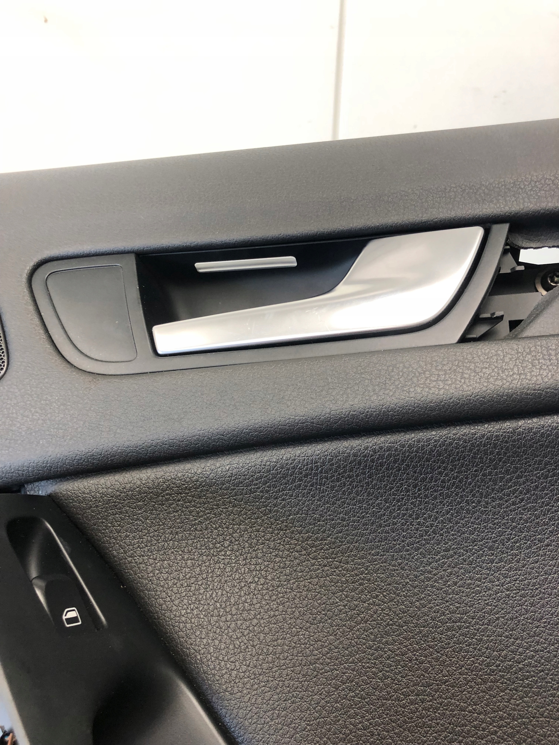 side door right rear part leather AUDI A4 B8 8K0867306