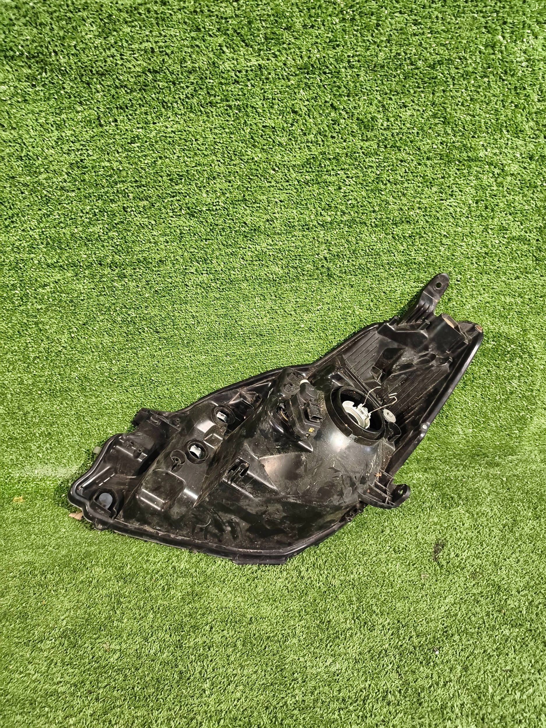 REFLEKTOR right front TOYOTA YARIS III LIFT 17- NR.1026