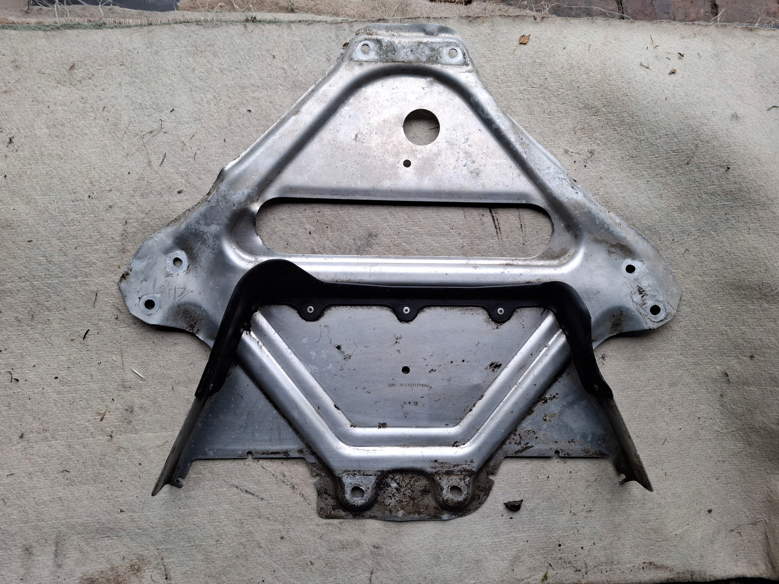 Porsche Boxster 986 2001 cover lower of the engine