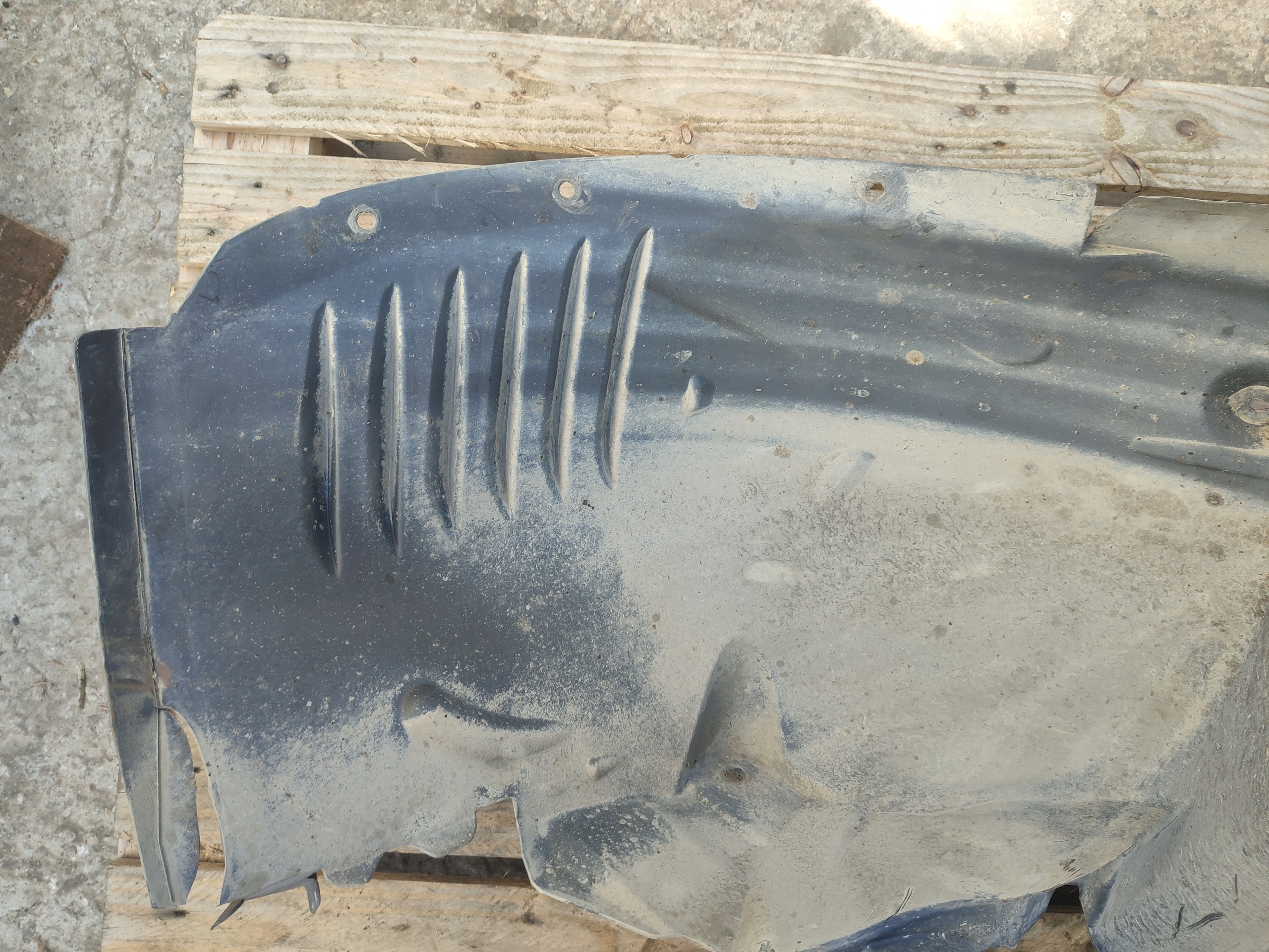 mudguard left front front MERCEDES W204 A2046900130 A2046981330