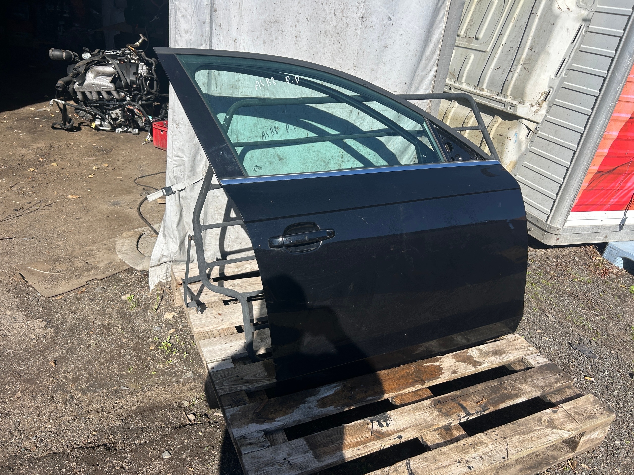 AUDI A4 B8 door right front LZ9Y