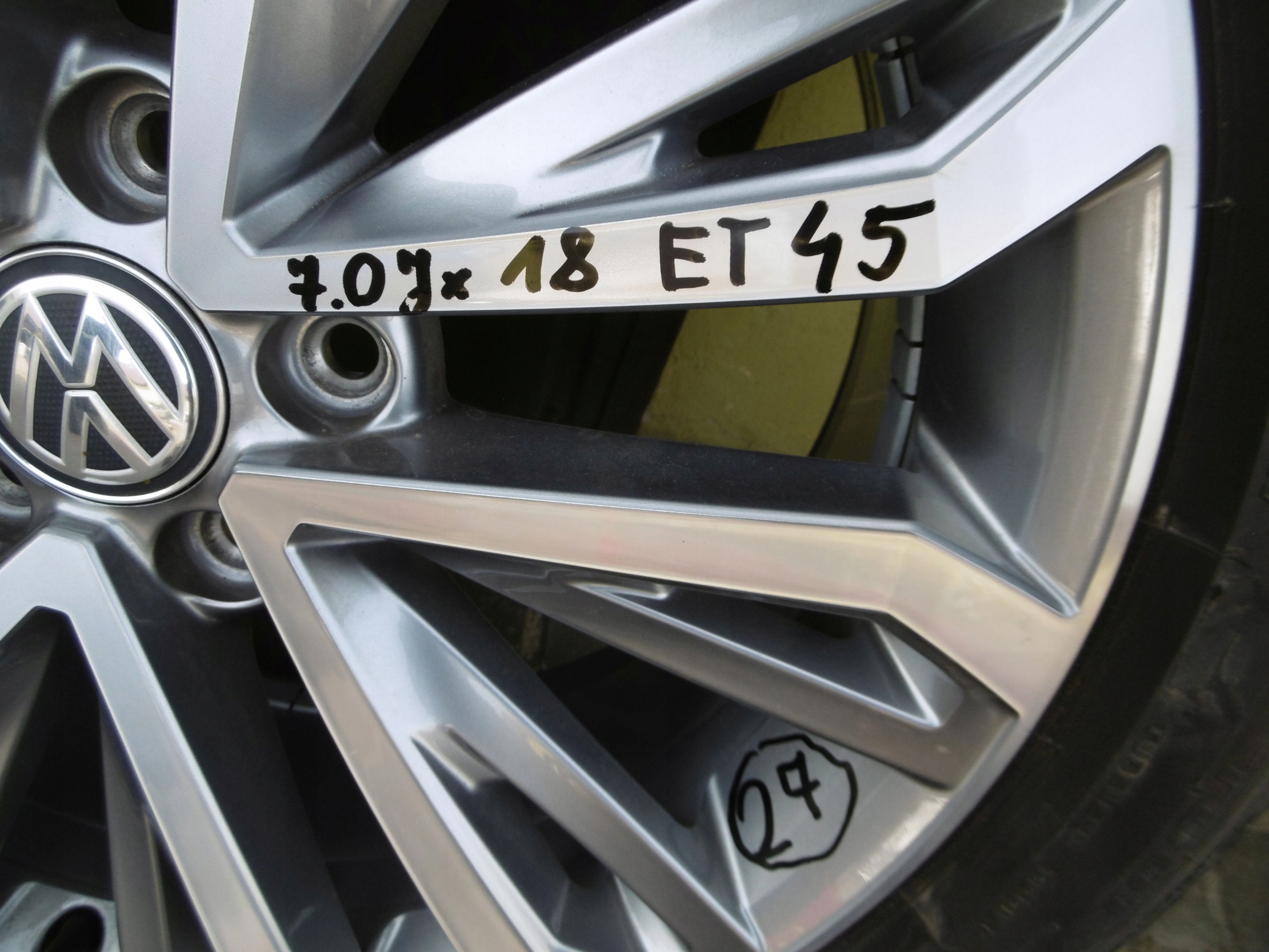 KOŁA FELGI 2GA601025E 7J 18'' ET45 VW T-ROC Rozstaw śrub 5x112