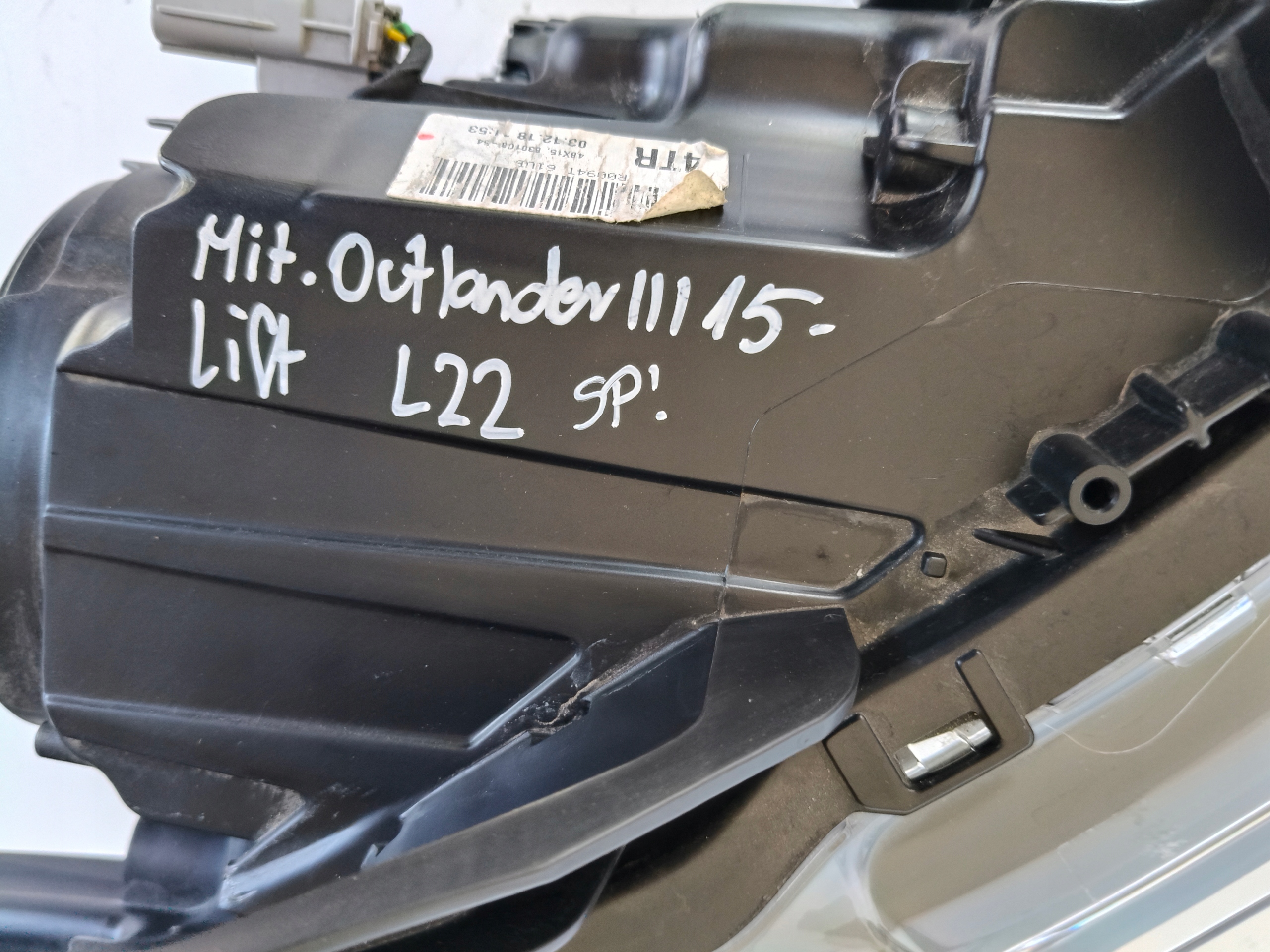 light right REFLEKTOR MITSUBISHI OUTLANDER III 15- LIFT LED