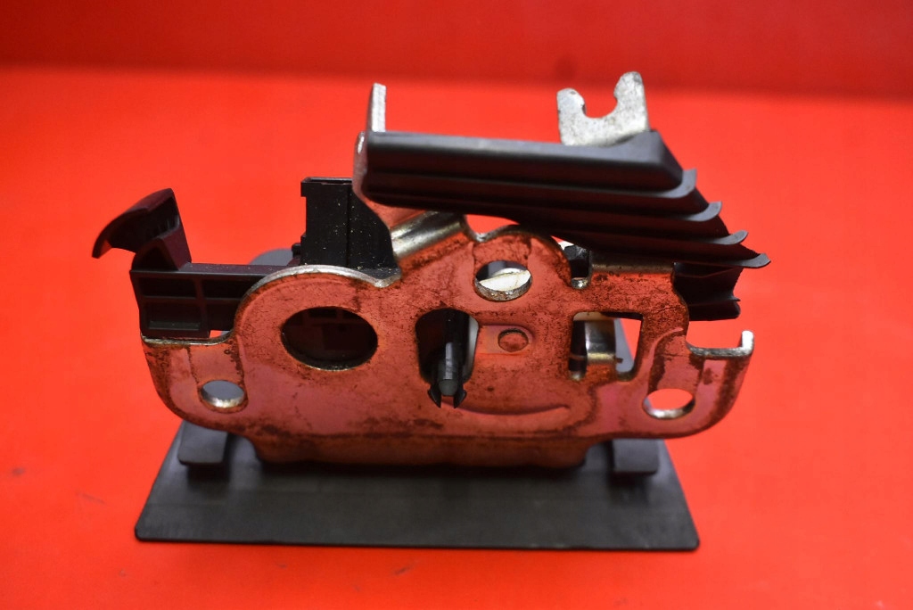 lock bonnet rear part boot AUDI A4 B8 KOMBI 07-11