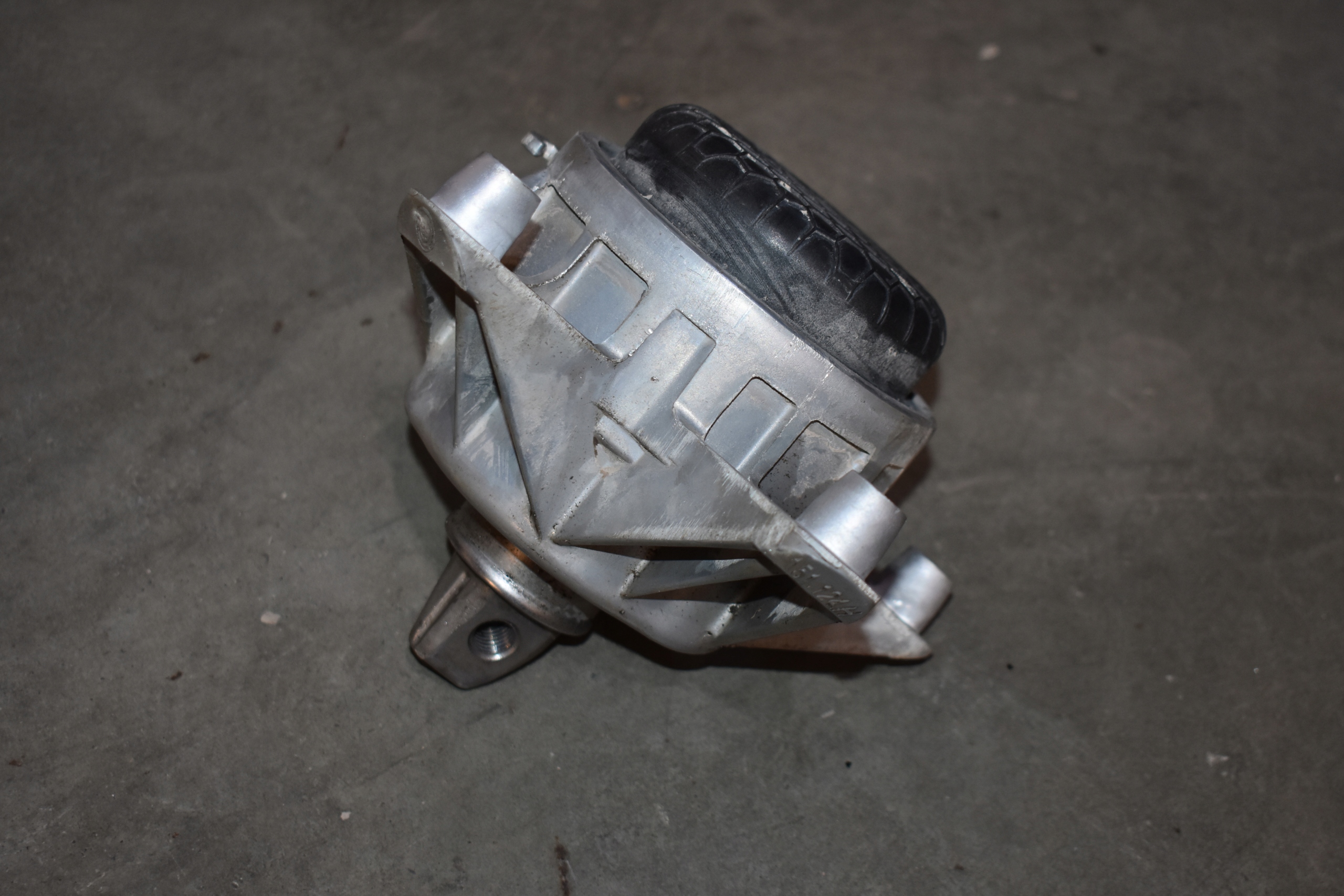 IDEALNA engine mount right MERCEDES W167 X167 1
