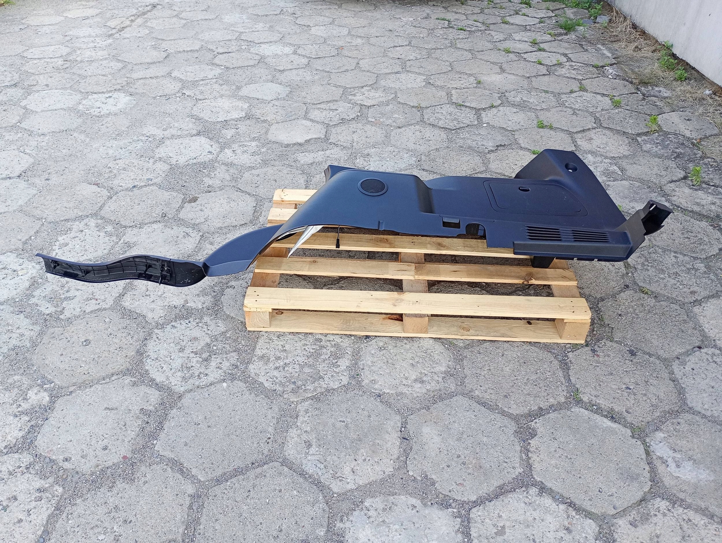 side upholstery side boot right side Ford Explorer V 2011