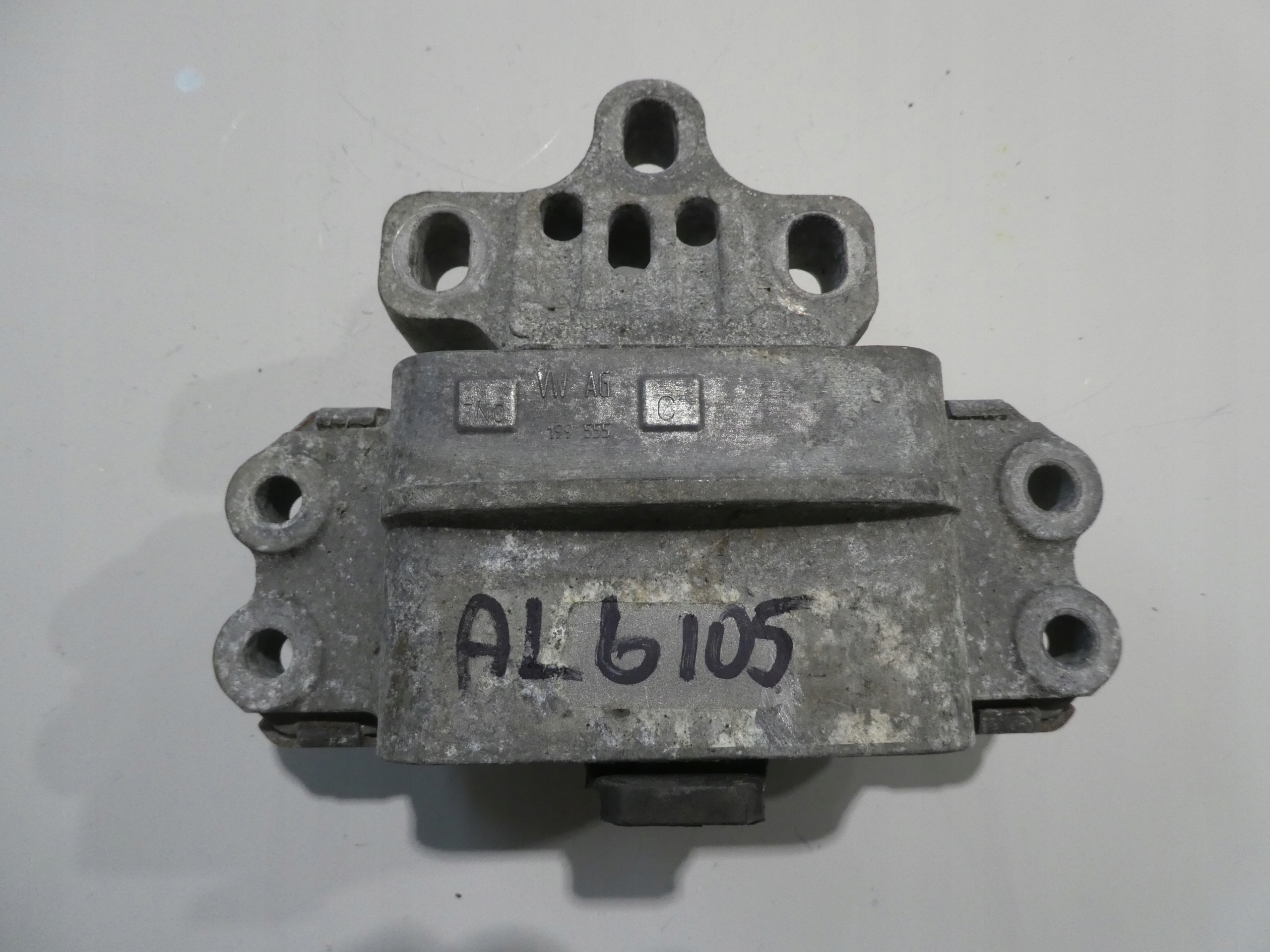 Volkswagen OE 7N0199555C mocowanie, manualna skrzynia biegów