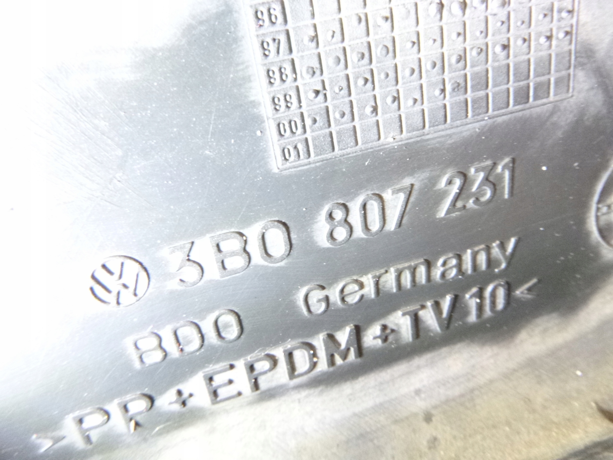 bumper front VW Passat B5 LC9Z 2001r. below Xenon 3B0807217