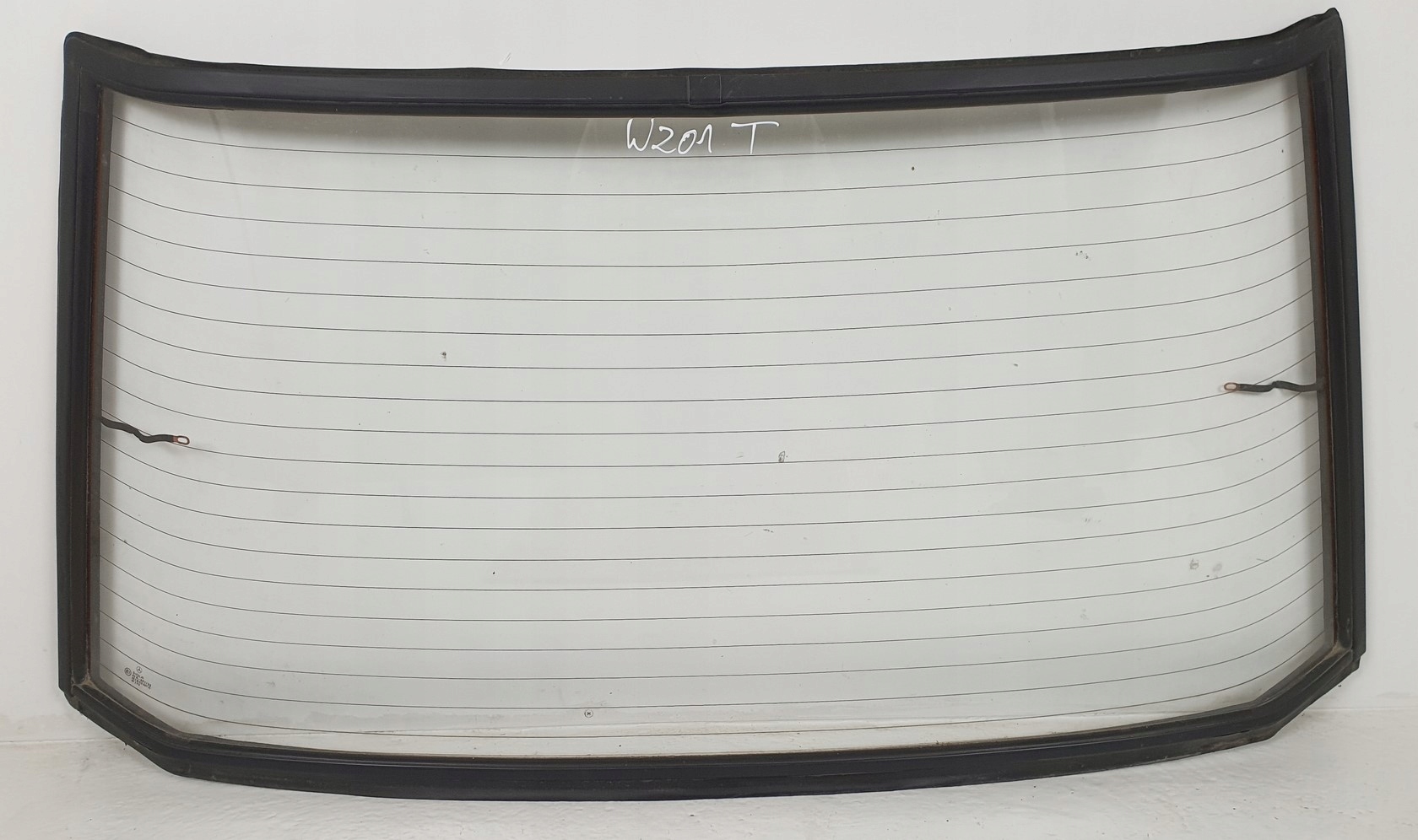 Стекло заднее заднее MERCEDES W201