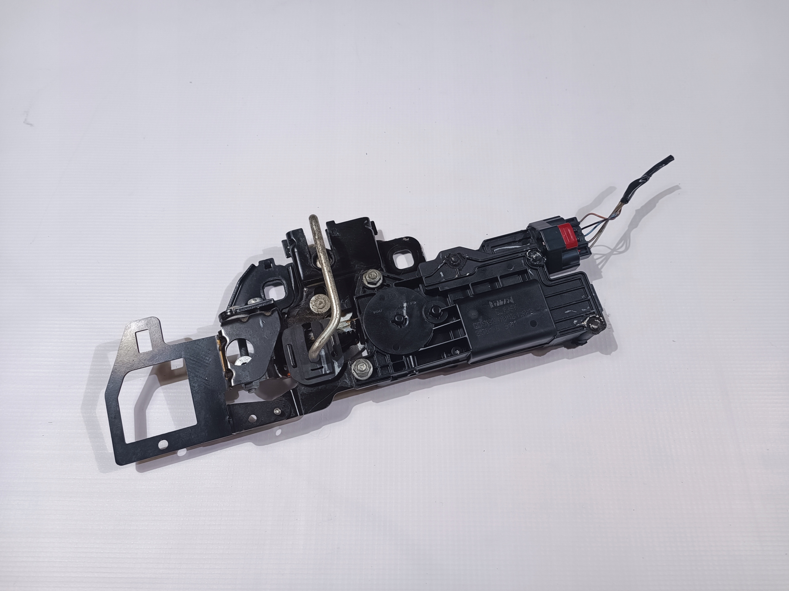 lock rygiel dociag bonnet boot Lincoln Continental 2017