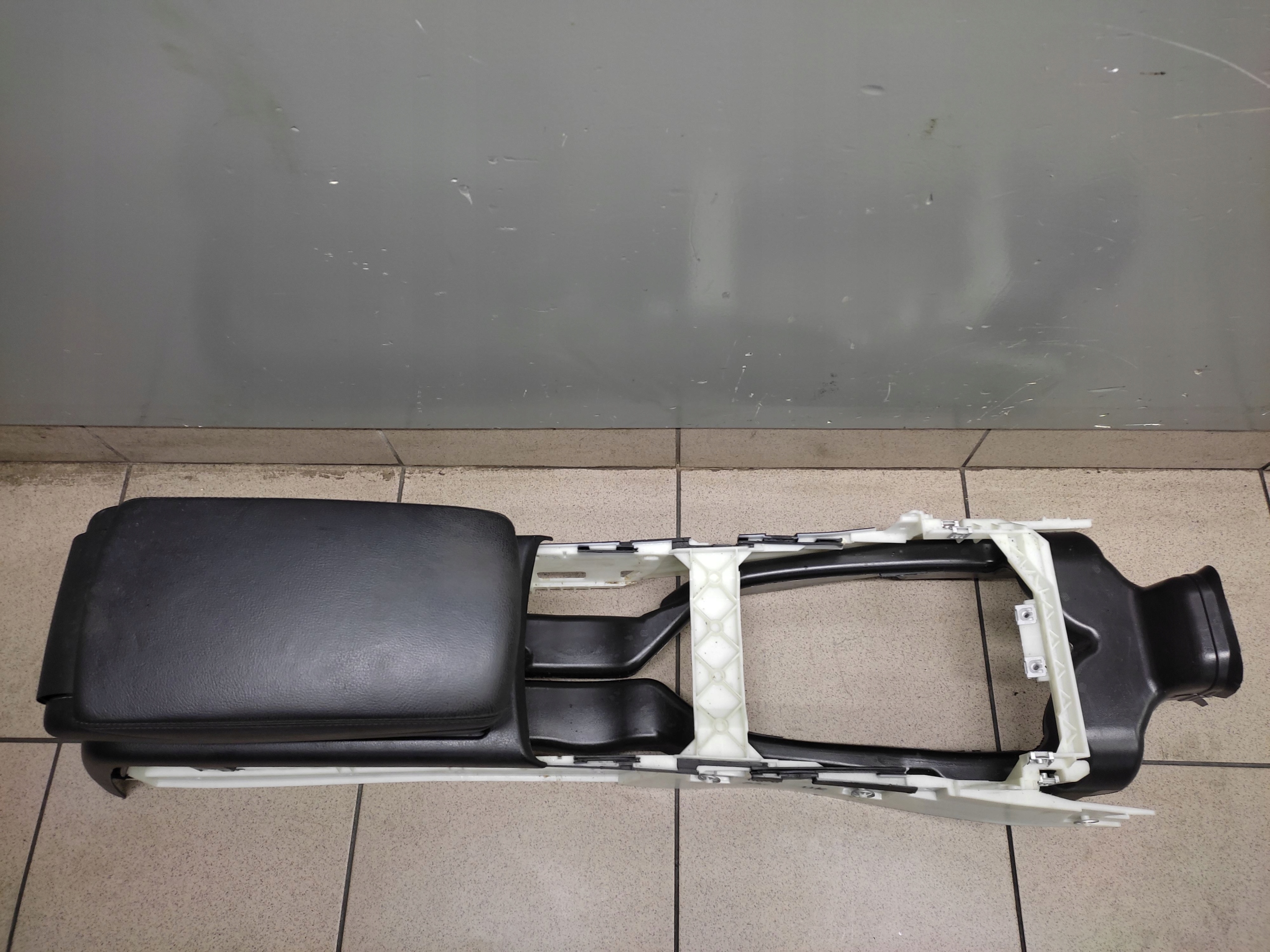 AUDI A6 C6 подлокотник