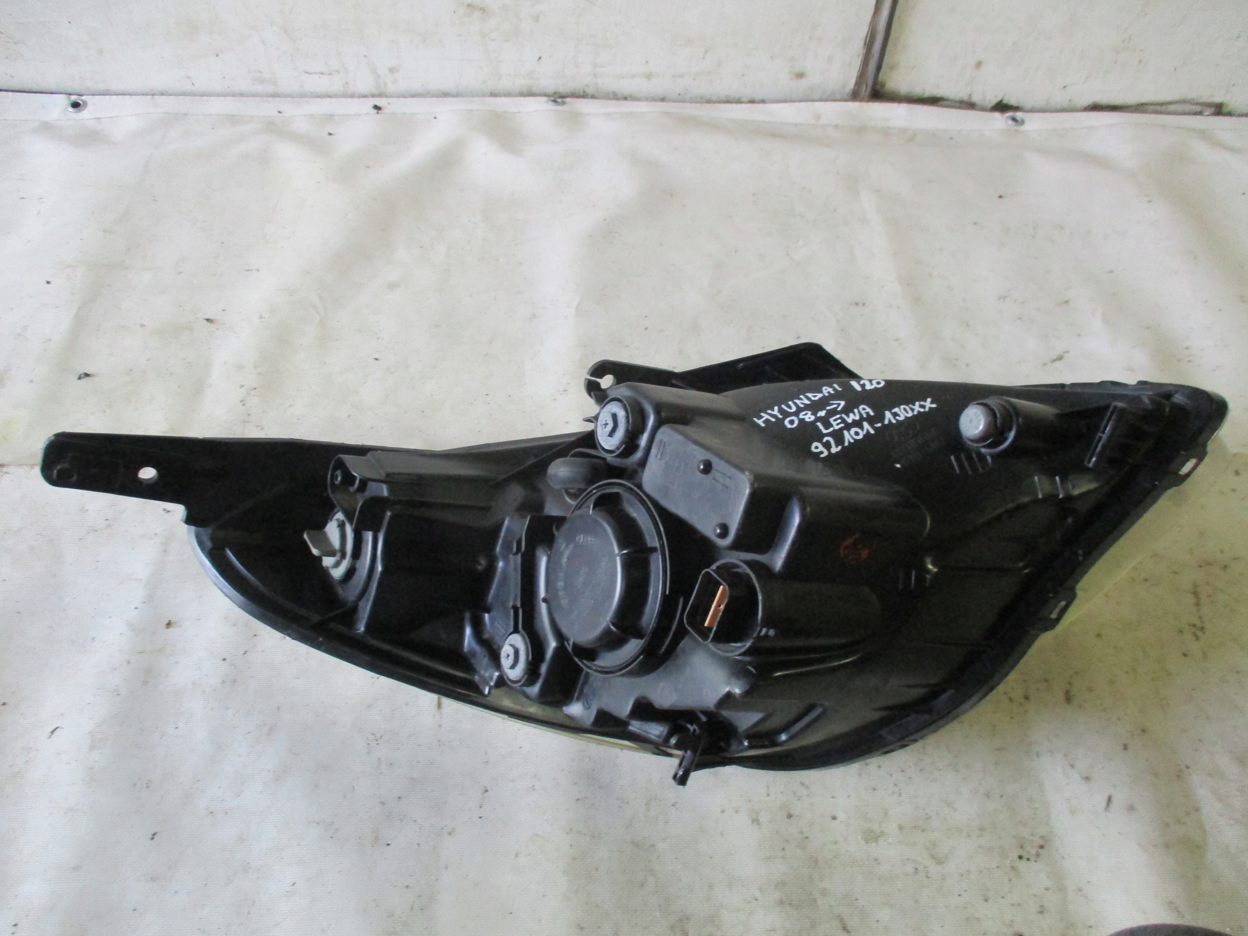 light left front Hyundai i20 08r- 92101-1J0XX
