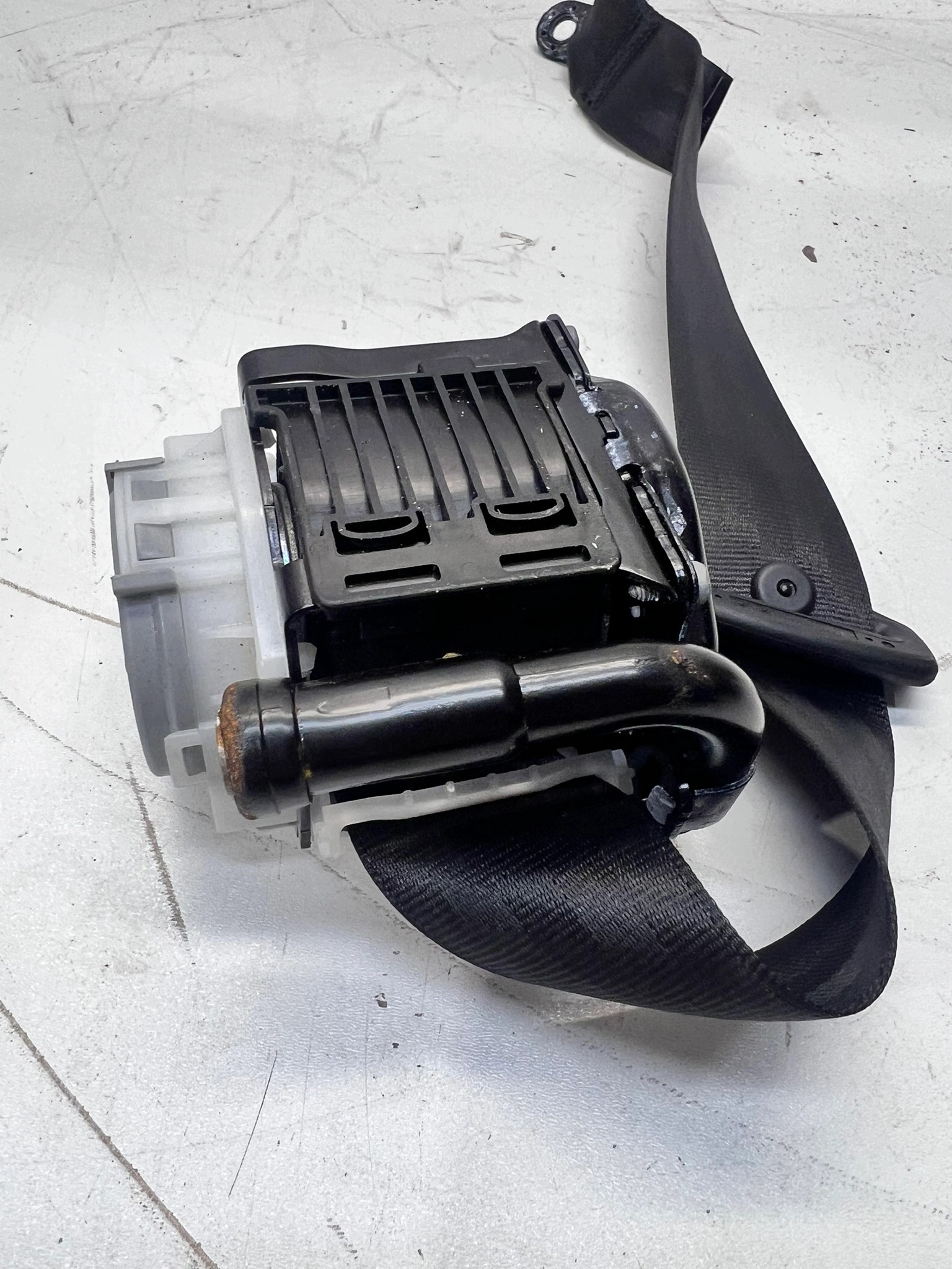 Gurten Sicherheits mitte AUDI A6 C7 4G0857807C