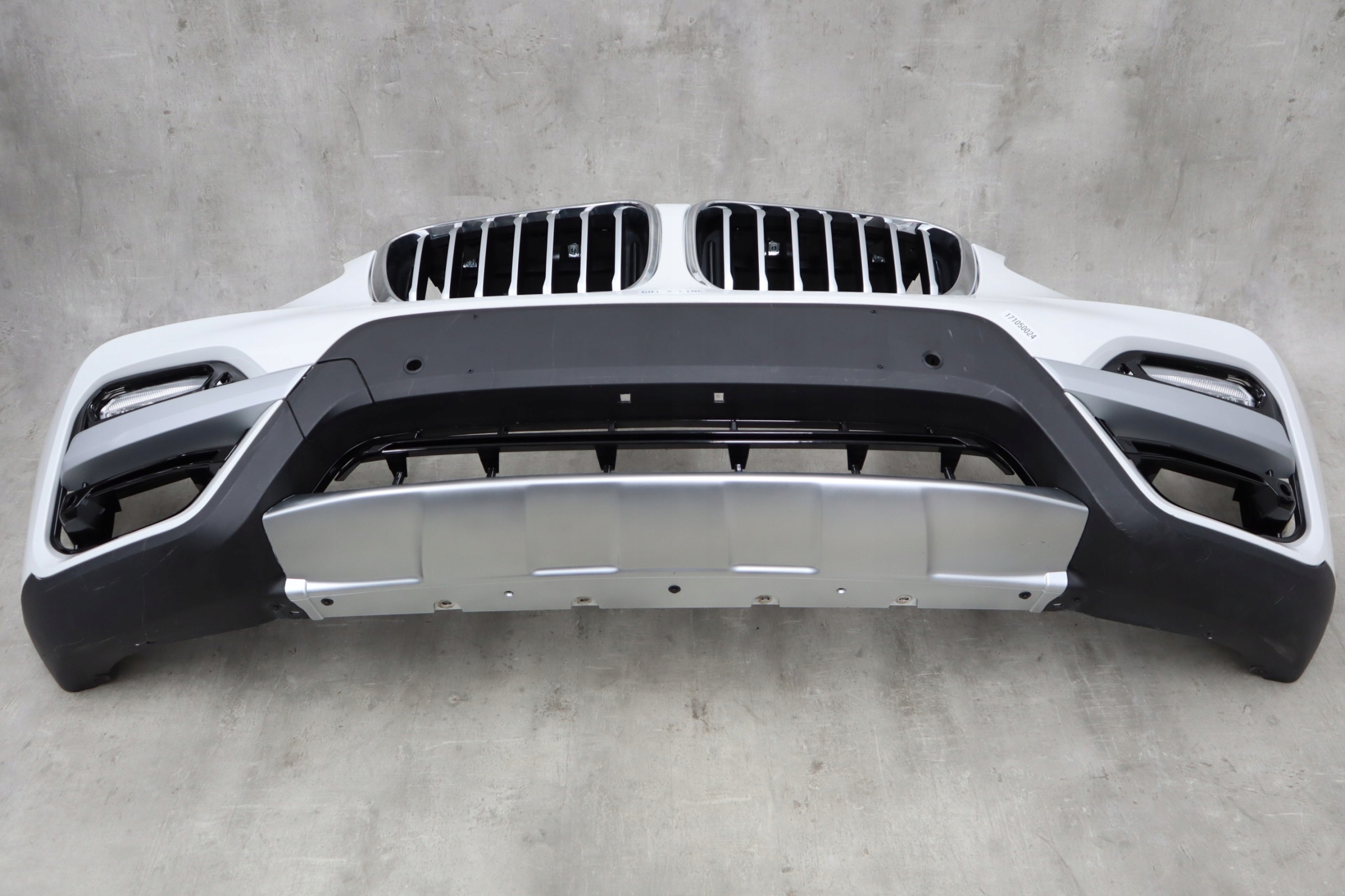 ZDERZAK BMW X3 G01 X LINE HALOGENY LED NA PDC PARK ASSIST Numer katalogowy części BMVZDERZAK BMW X3 G01 X LINE  HALOGENY PARK ASSIST