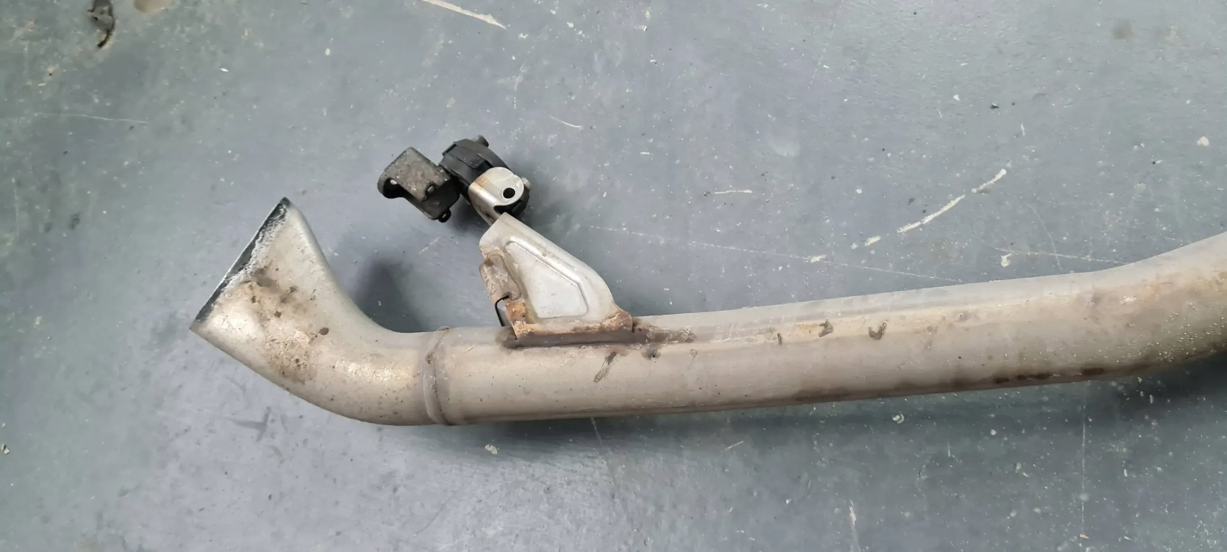 A4 B9 8W TLUMIK Échappement 2.0 TDI 8W0119C