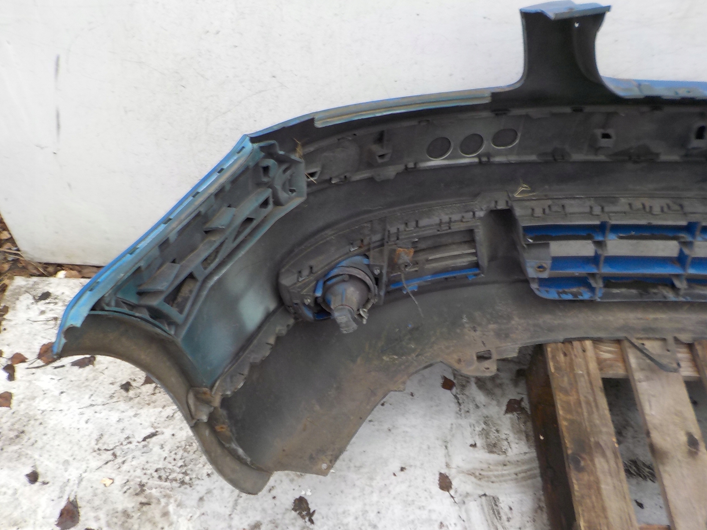 976 VOLKSWAGEN TOURAN and bumper front front