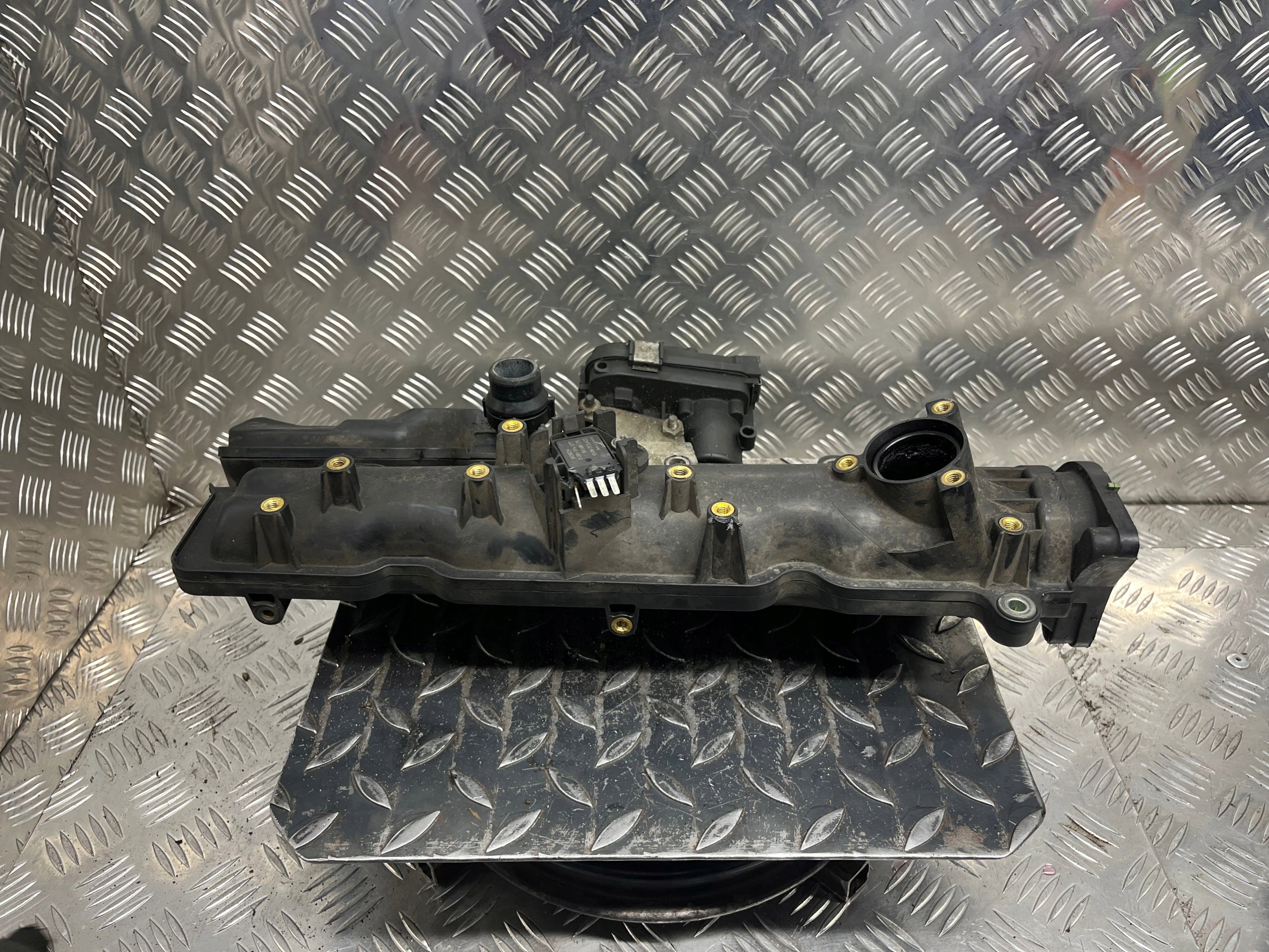 intake manifold OPEL INSIGNIA 55571993