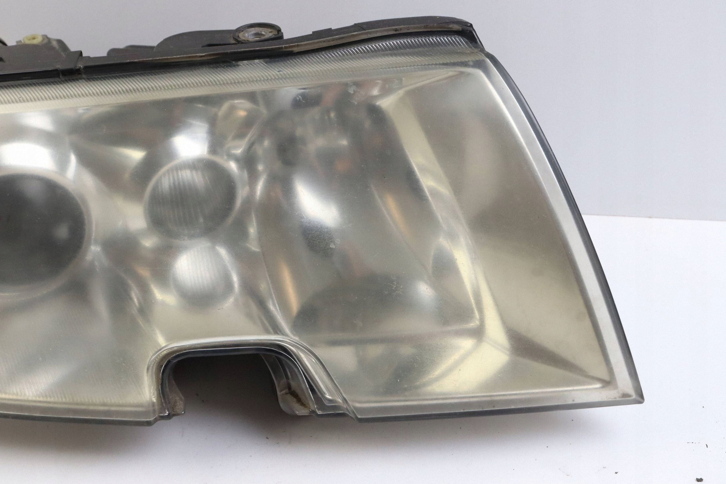 SKODA SUPERB and light front right front XENON EUROPA