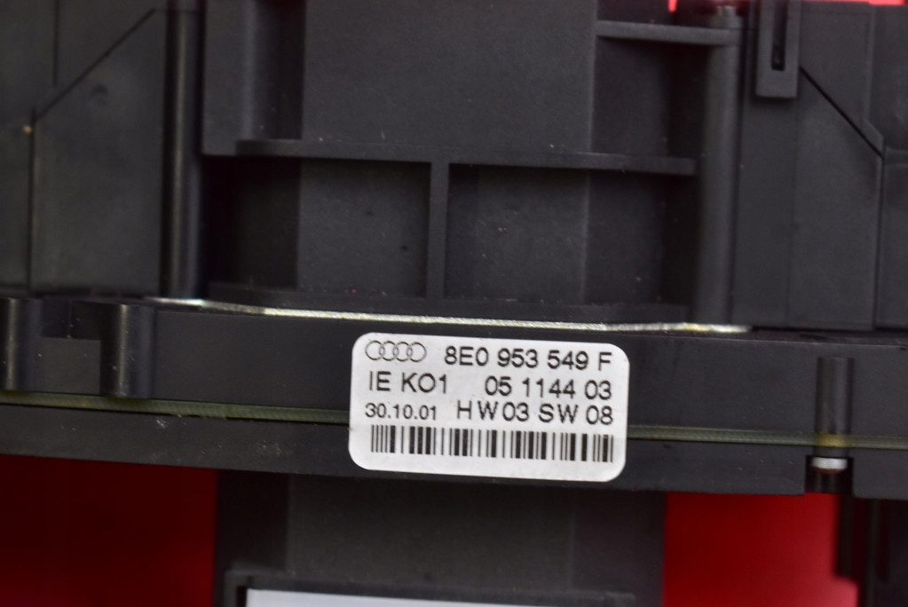 COMMODO ESSUIE GLACE PAJAK 8E0953549F AUDI A4 B6 BERLINE 00-05