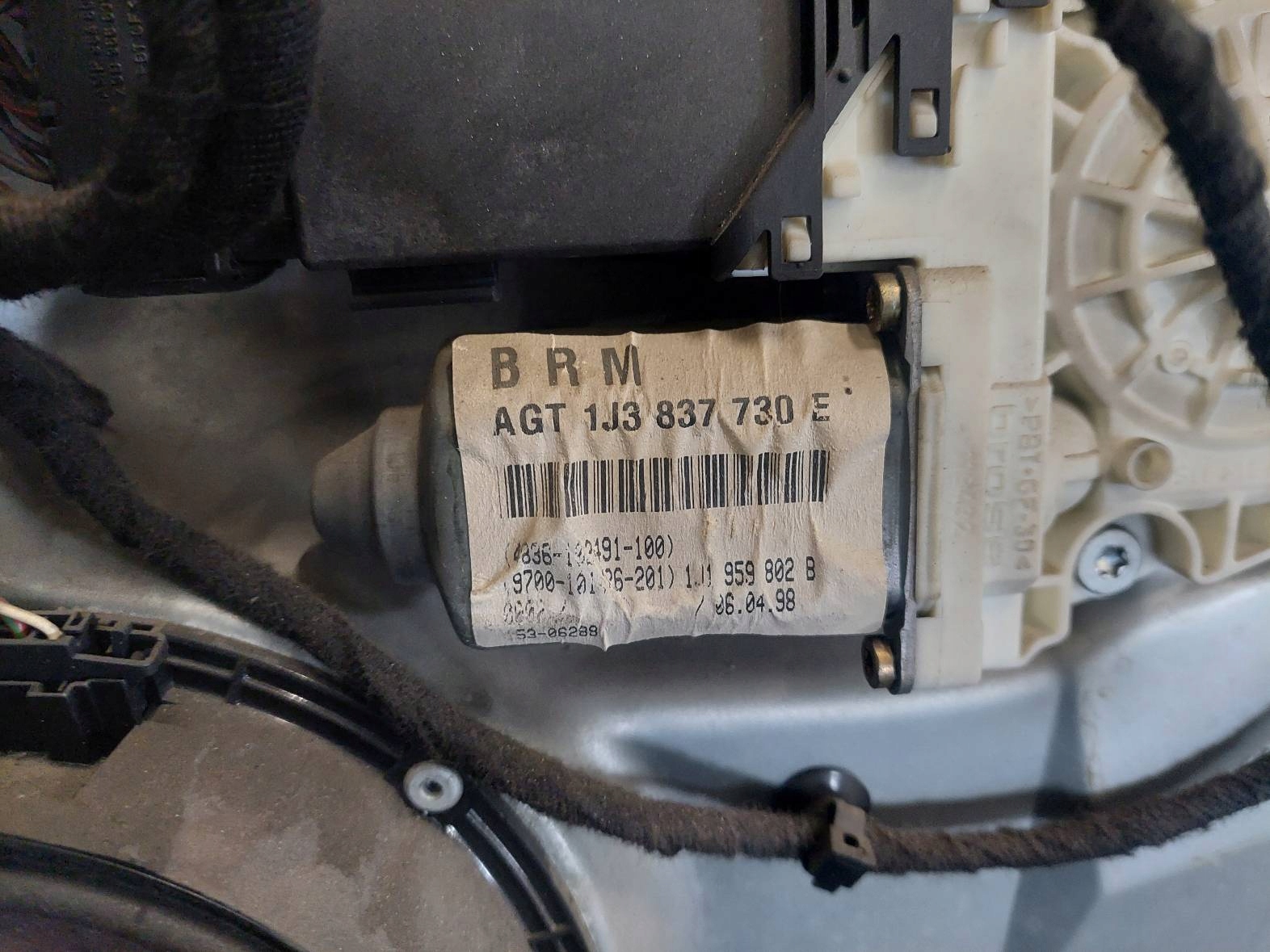 door complete right front VOLKSWAGEN GOLF IV LC5H 1J3837730E 3D
