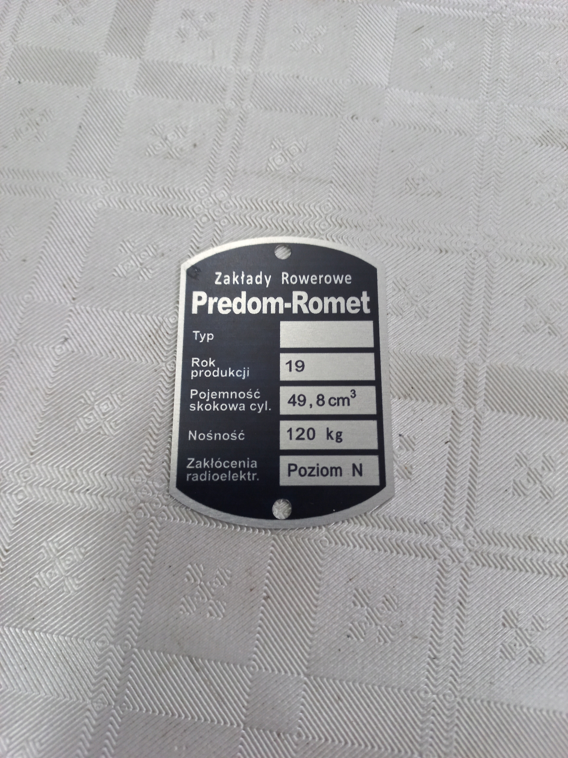 TABLICZKA ZNAMIONOWA PREDOM- ROMET ROK 19 KOMAR