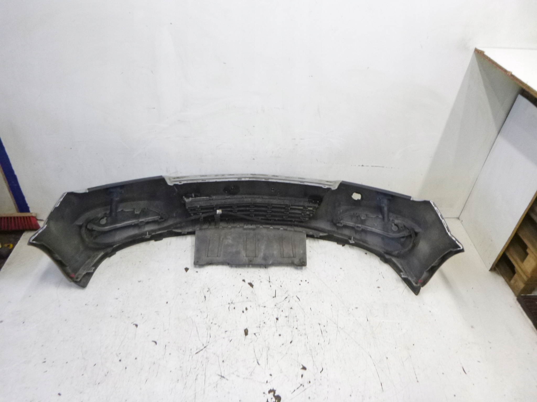 Frontstoßstange Opel Astra H Z176 2005r. 13225746
