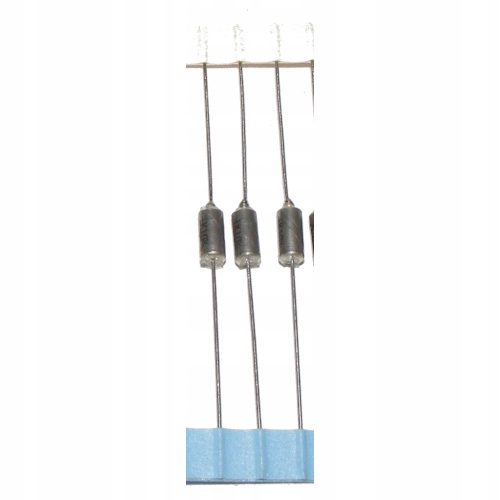 

Kondensator tantal przewlekany 2,7uF 15V 10% x3