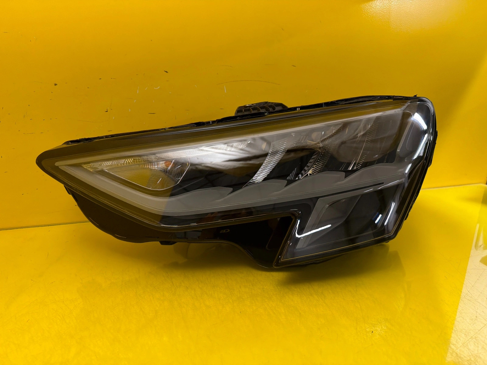 light left Audi A3 8Y Full Led 8Y0941011