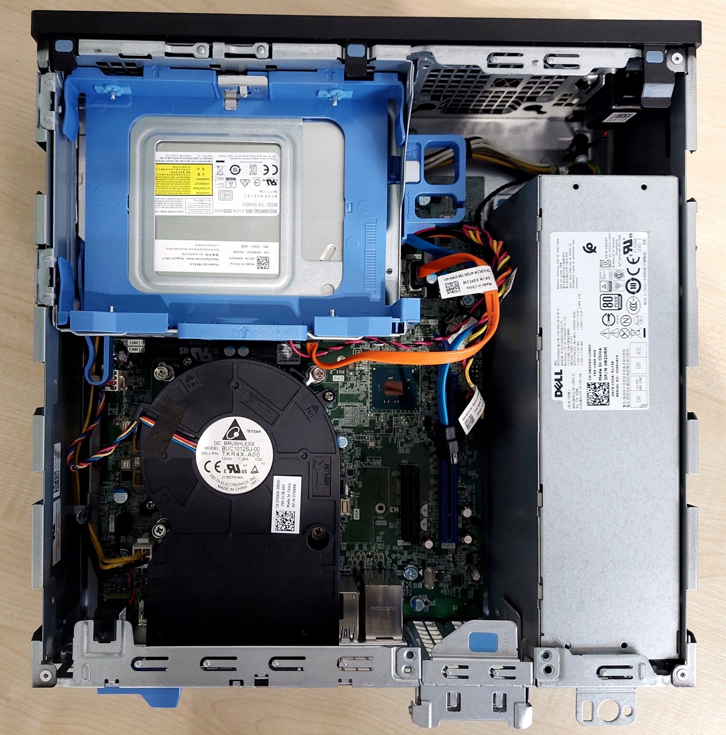 PC komputer Dell 7050 i3-6100 8GB DDR4 240SSD HD 530 Win10 HDMI DP czarny Pojemność dysku 240 GB