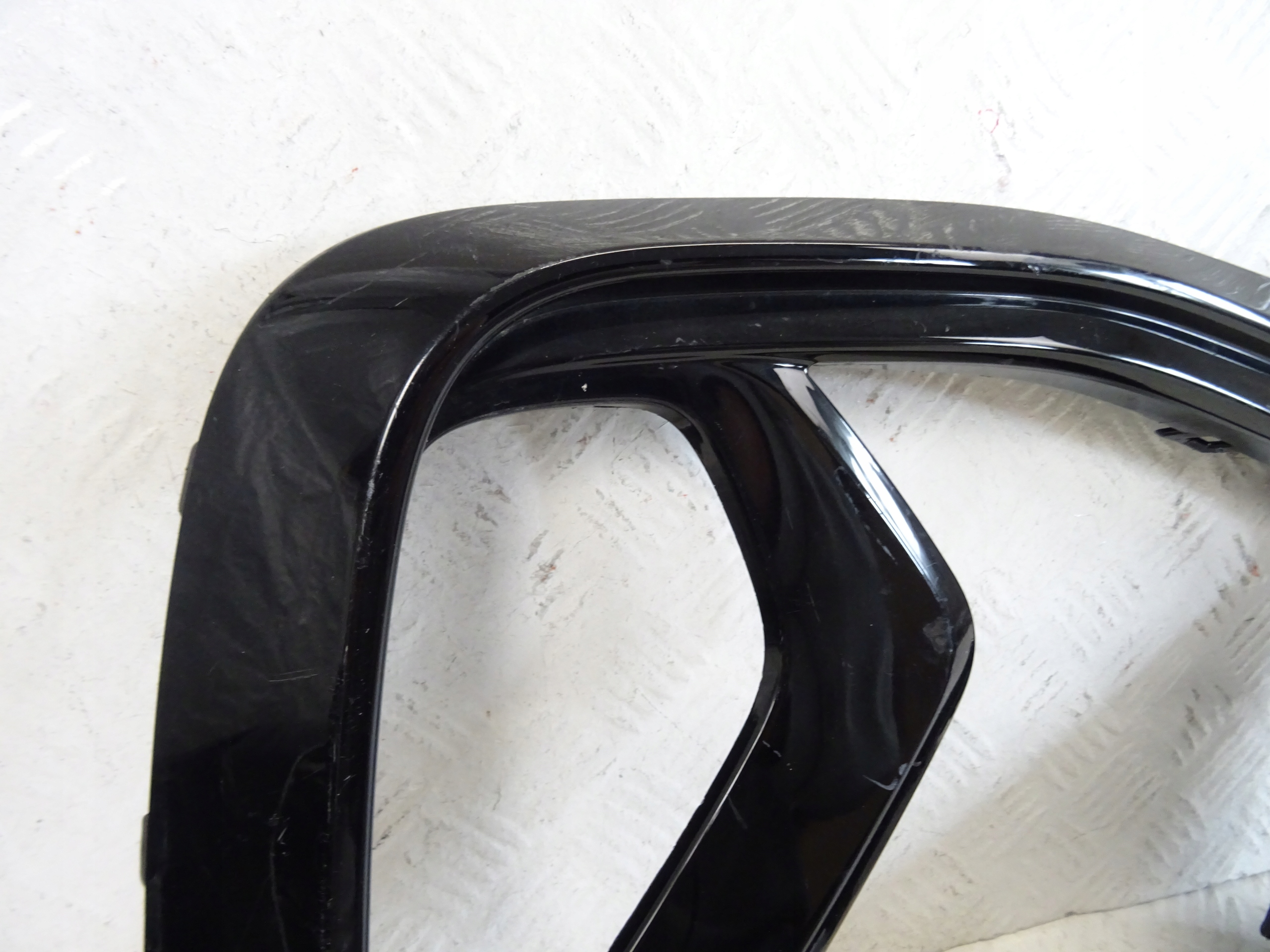 grid of a bumper front front right VW TAIGO R-LINE 2G7853666B
