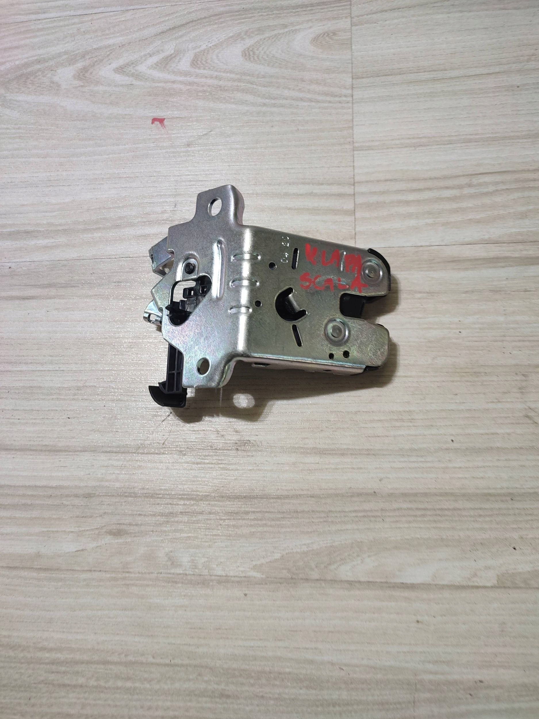 Skoda Scala 2020 lock of rear bonnet / boot