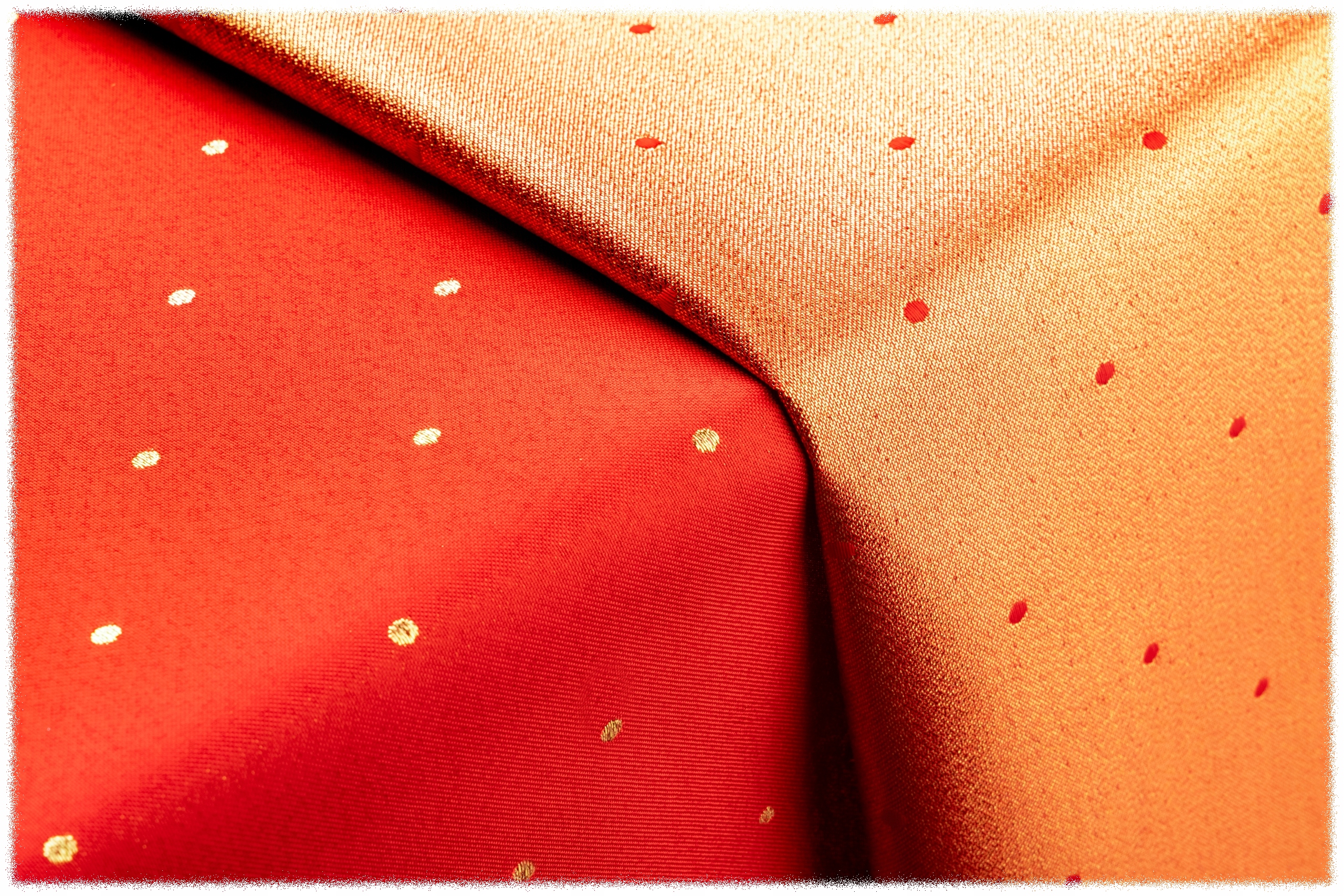 

Plamoodporny obrus Dwustronny 100x160 Red Kropka