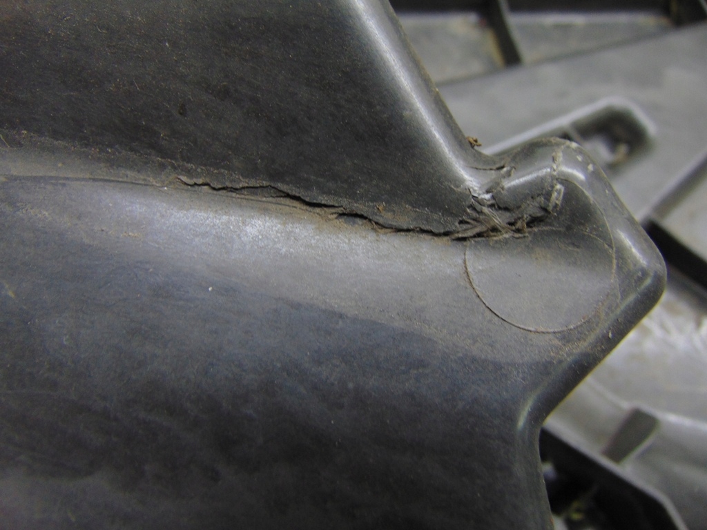 WANNA PAS TYLNY RENAULT MEGANE IV 4 HB 745149909R 745143508R 745143095R Typ samochodu Samochody osobowe