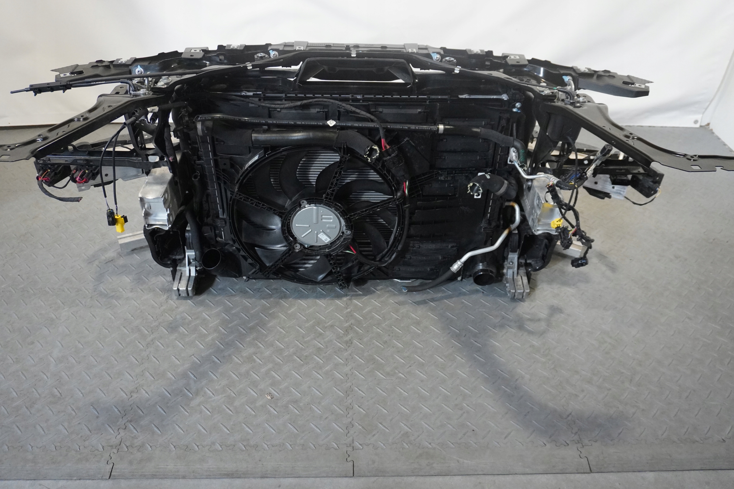 MASKA ZDERZAK LAMPY BMW U06 M-PAKIET 300 Jakość części (zgodnie z GVO) O - oryginał z logo producenta pojazdu (OE)