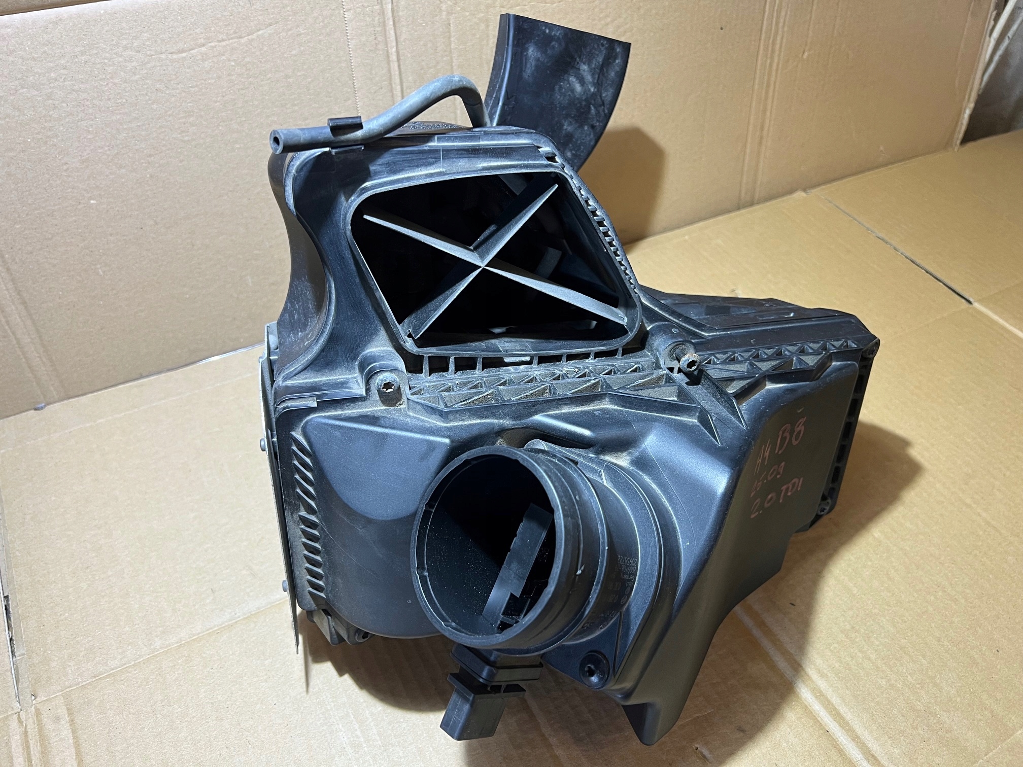 AUDI A4 B8 2.0 TDI Gehäuse filter luft 8K0133835AD 03G906461C