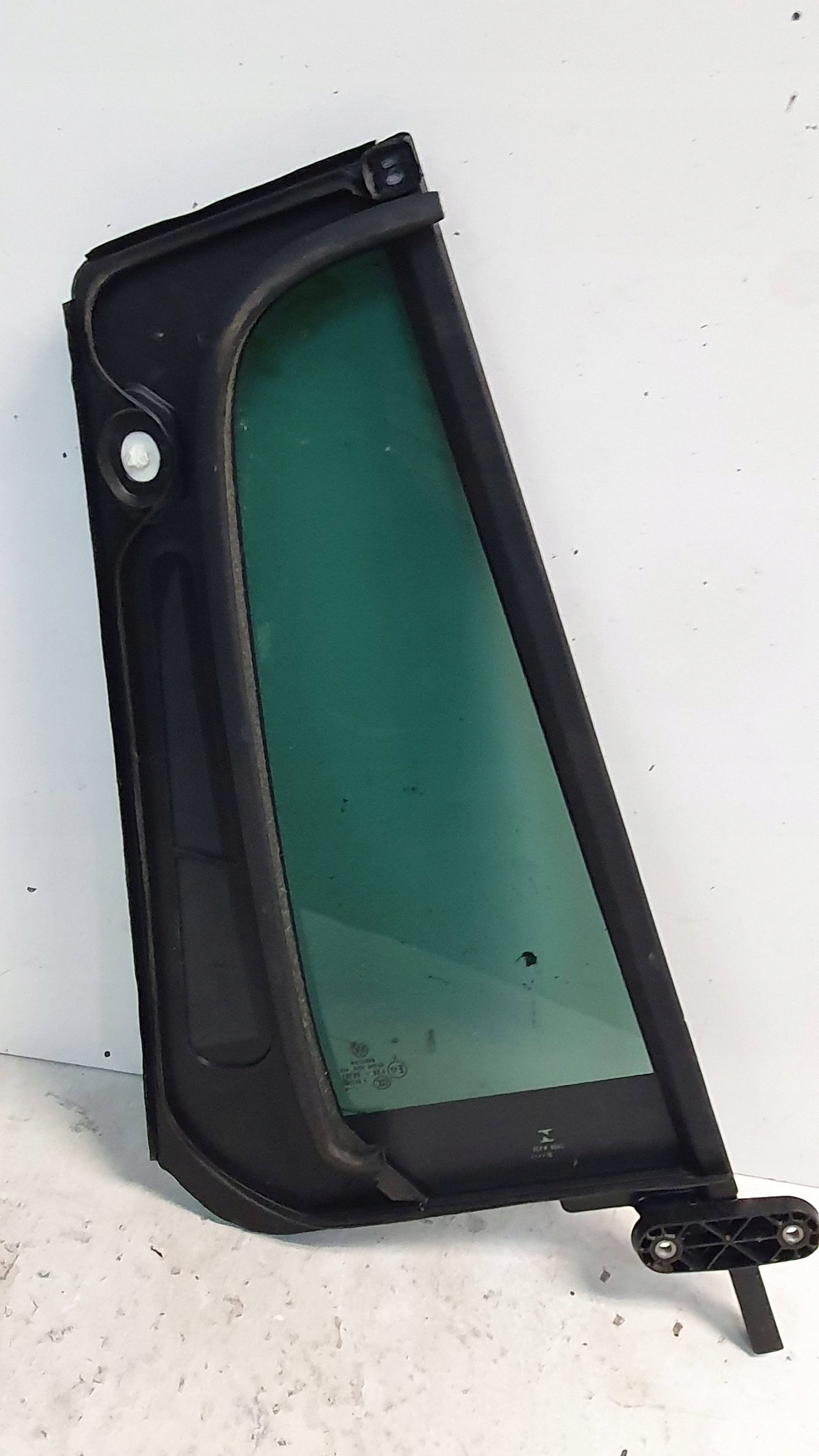 SZYBA DRZWI LEWY TYŁ 5NA845213 VW TIGUAN II 15- Strona zabudowy tył - lewa