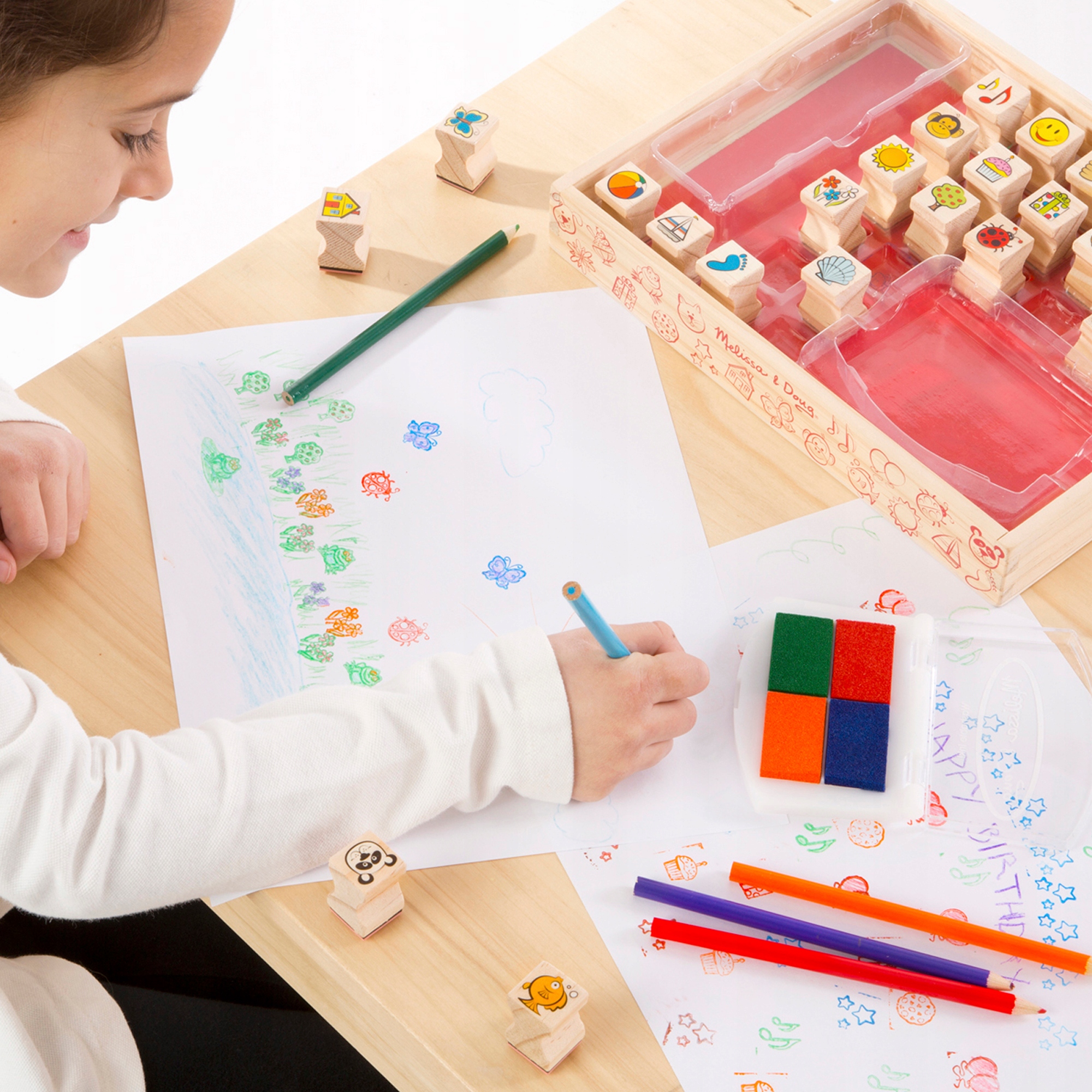 STEMPLE Melissa Doug Drewniane Pieczątki Stempelki ZNACZKI ZESTAW 26szt Wiek dziecka 3 lata +