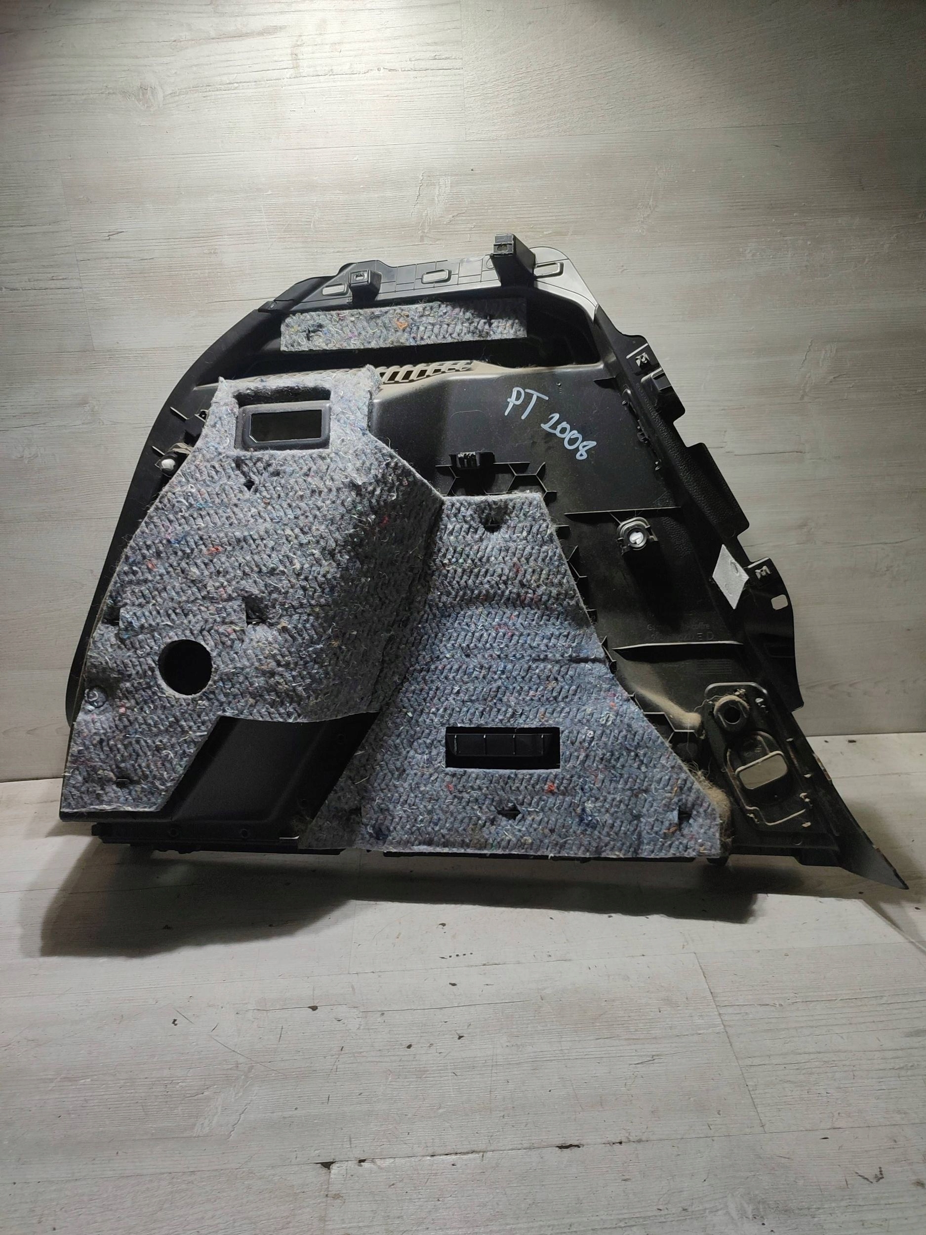 Peugeot 2008 II 2020 rear part side right side / upholstery / boot