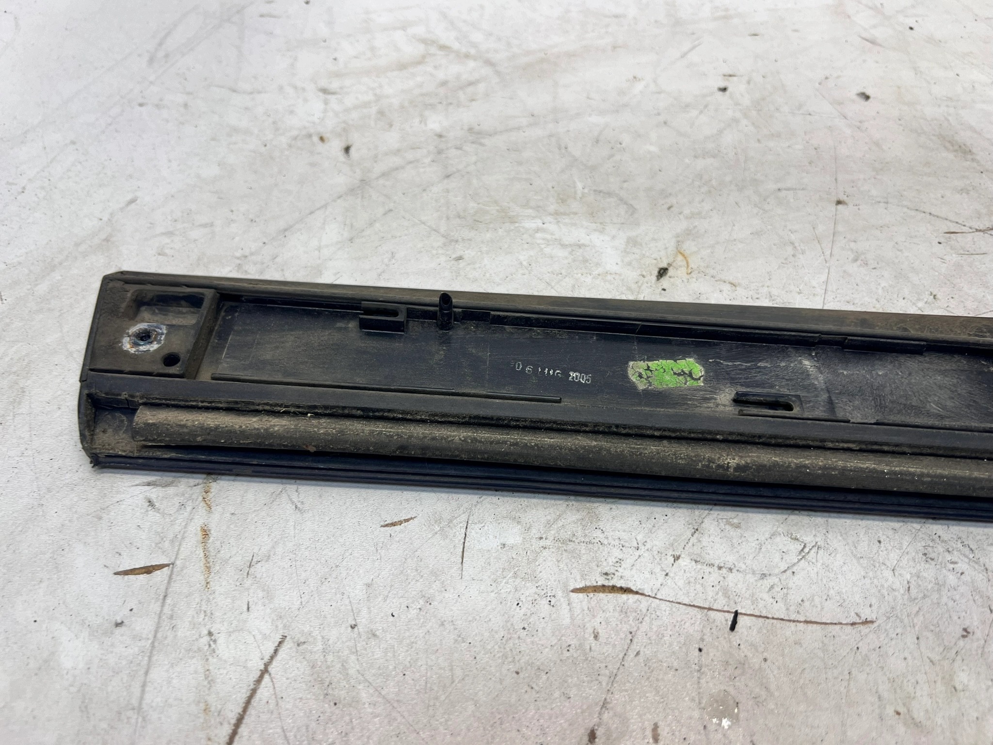 moulding door lower right rear part AUDI A6 C6 LY5K