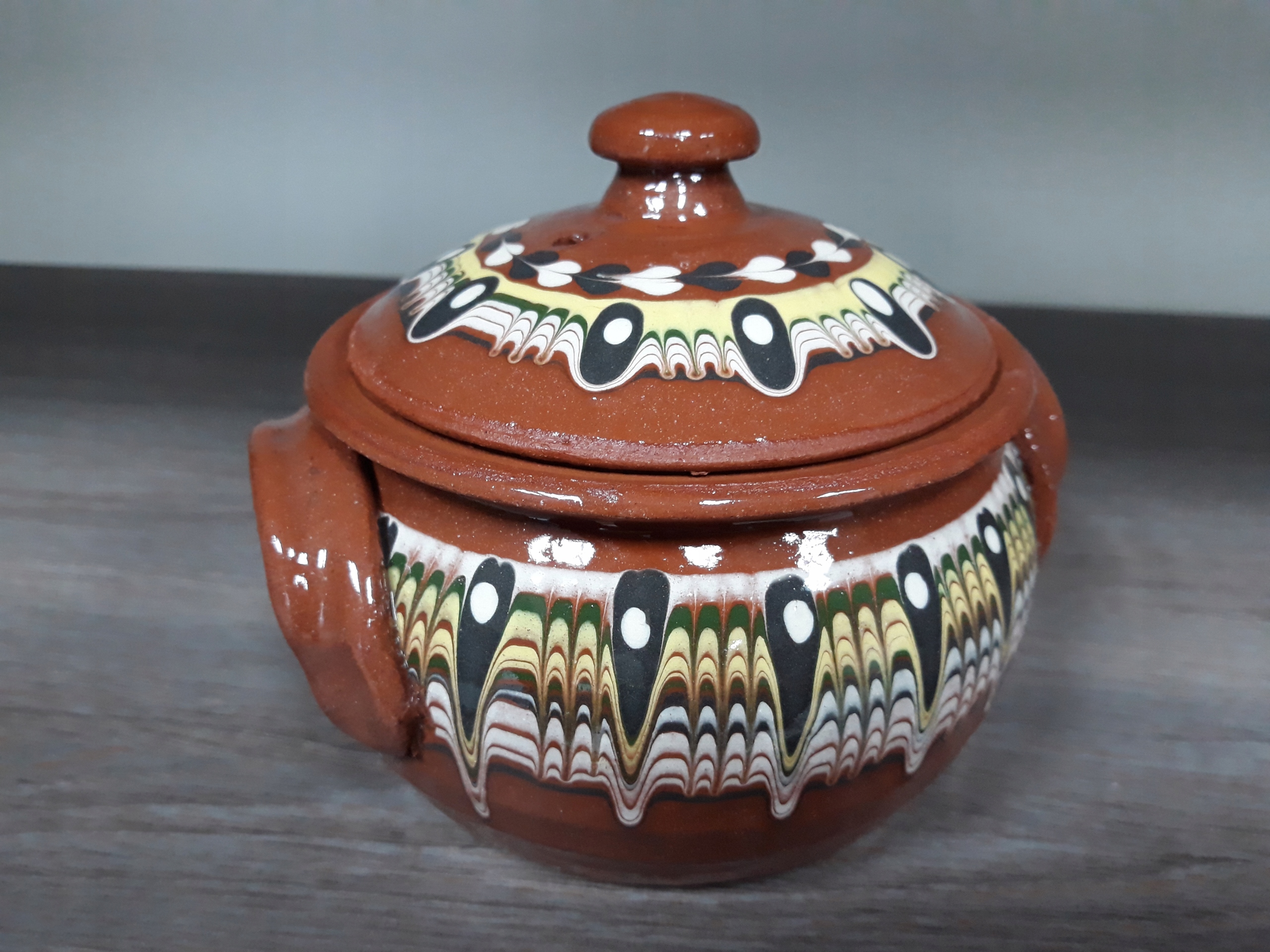 

Bułgarskie naczynia ceramiczne gjuwecze