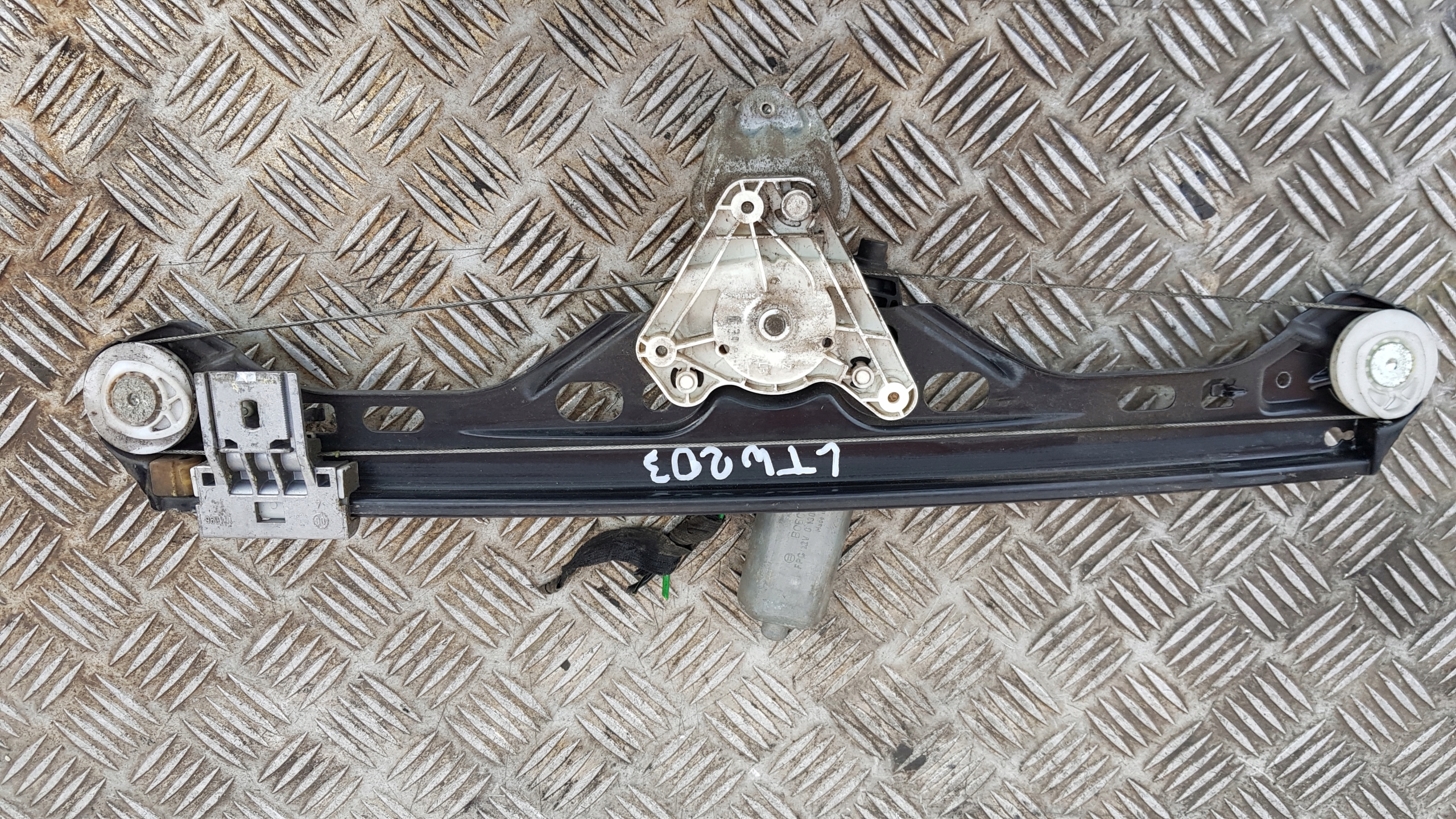 MERCEDES W203 lift NAPED windows left rear part