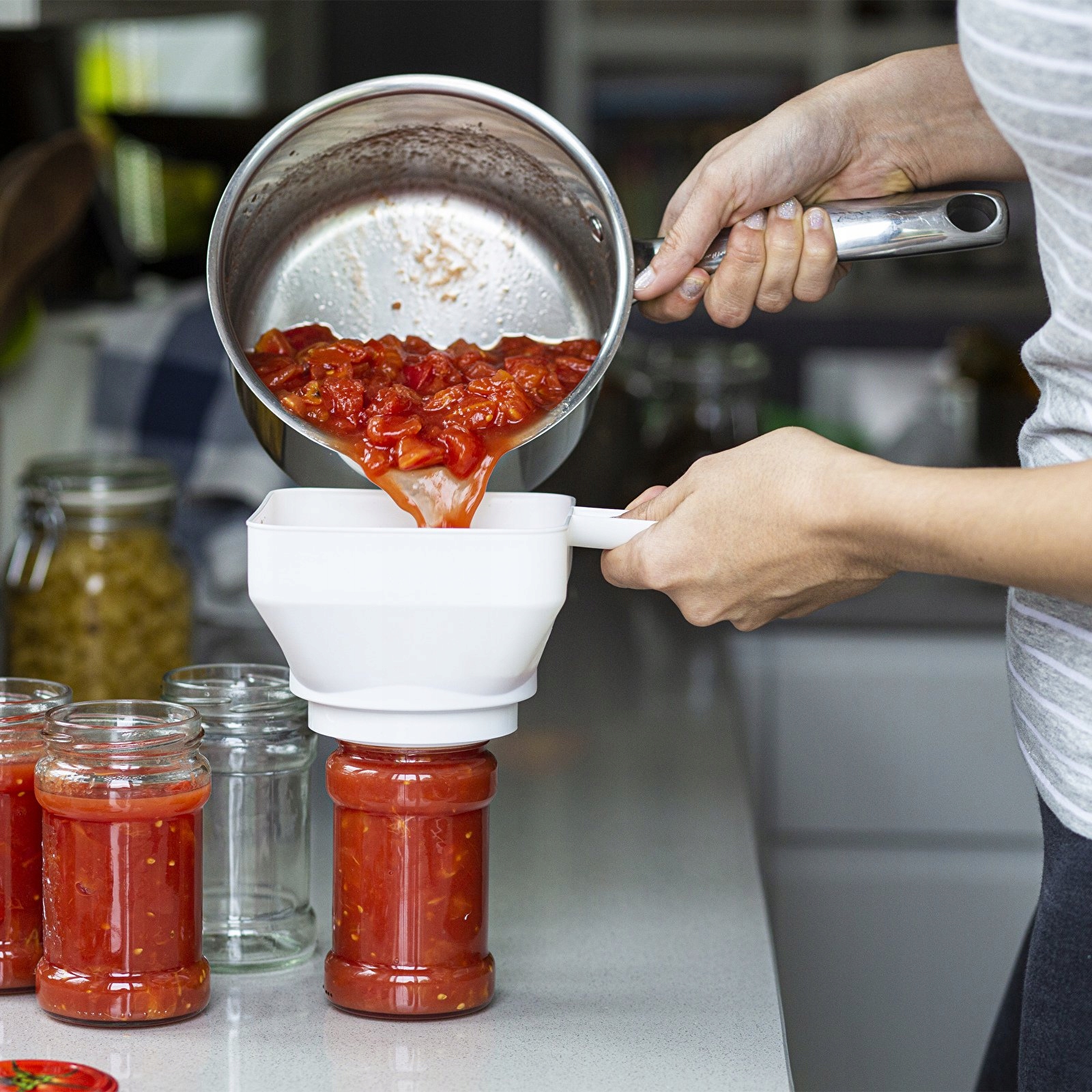 Lejek plastikowy kwadratowy do słoików fi 52-85mm Rodzaj inny
