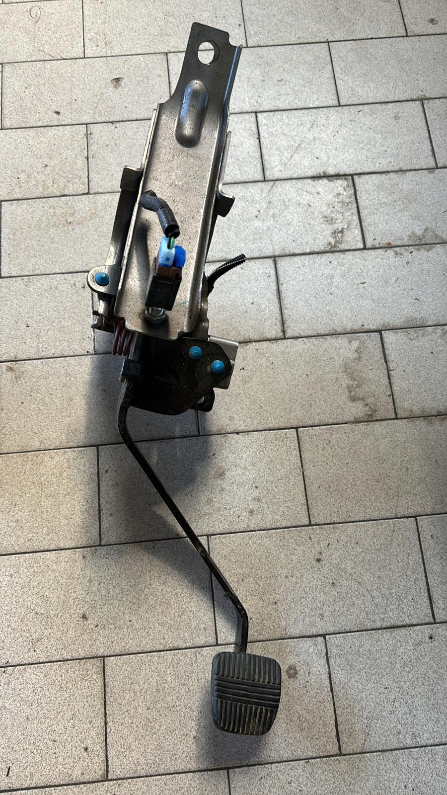 PEDAŁ SPRZĘGŁA NISSAN NAVARA IV NP300 2.3 DCI