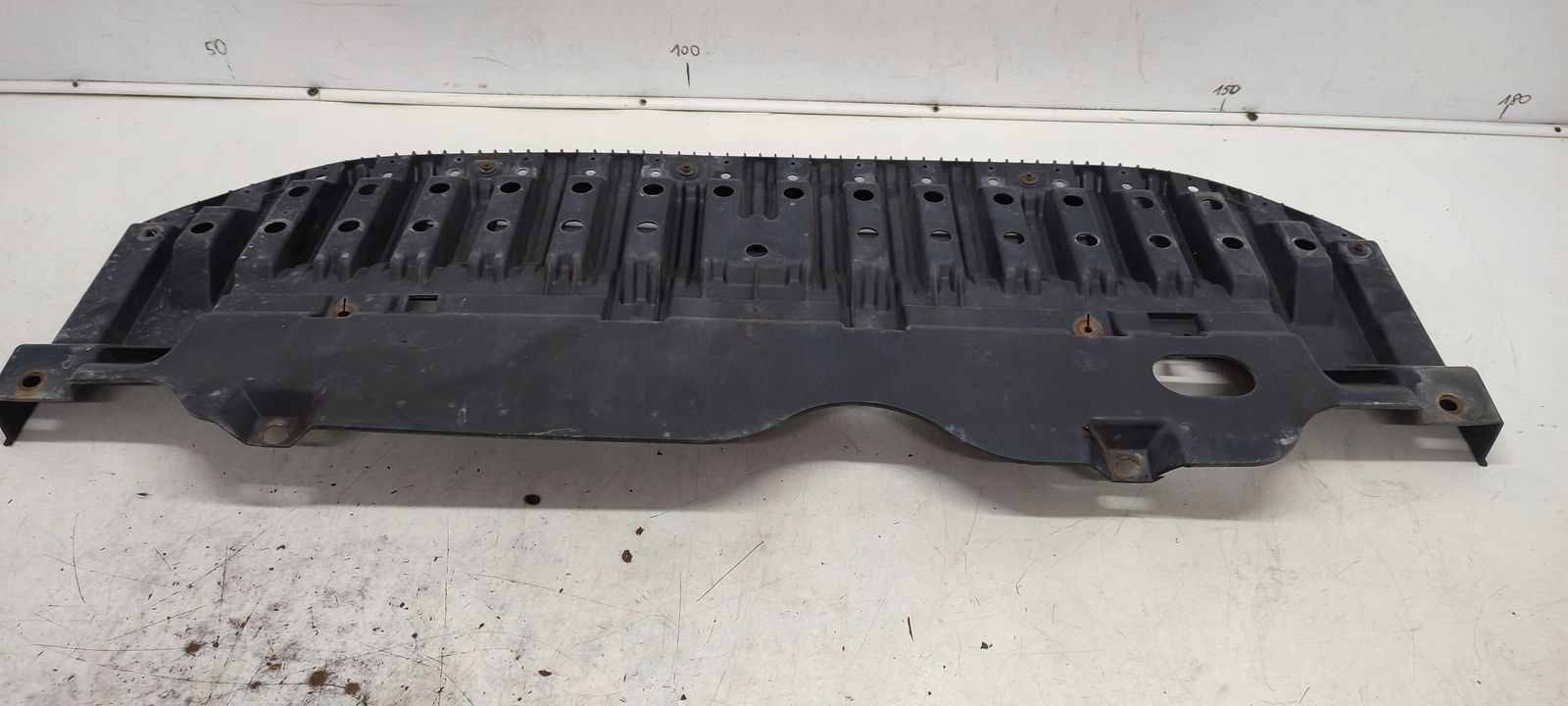 cover below bumper Toyota Avensis T27