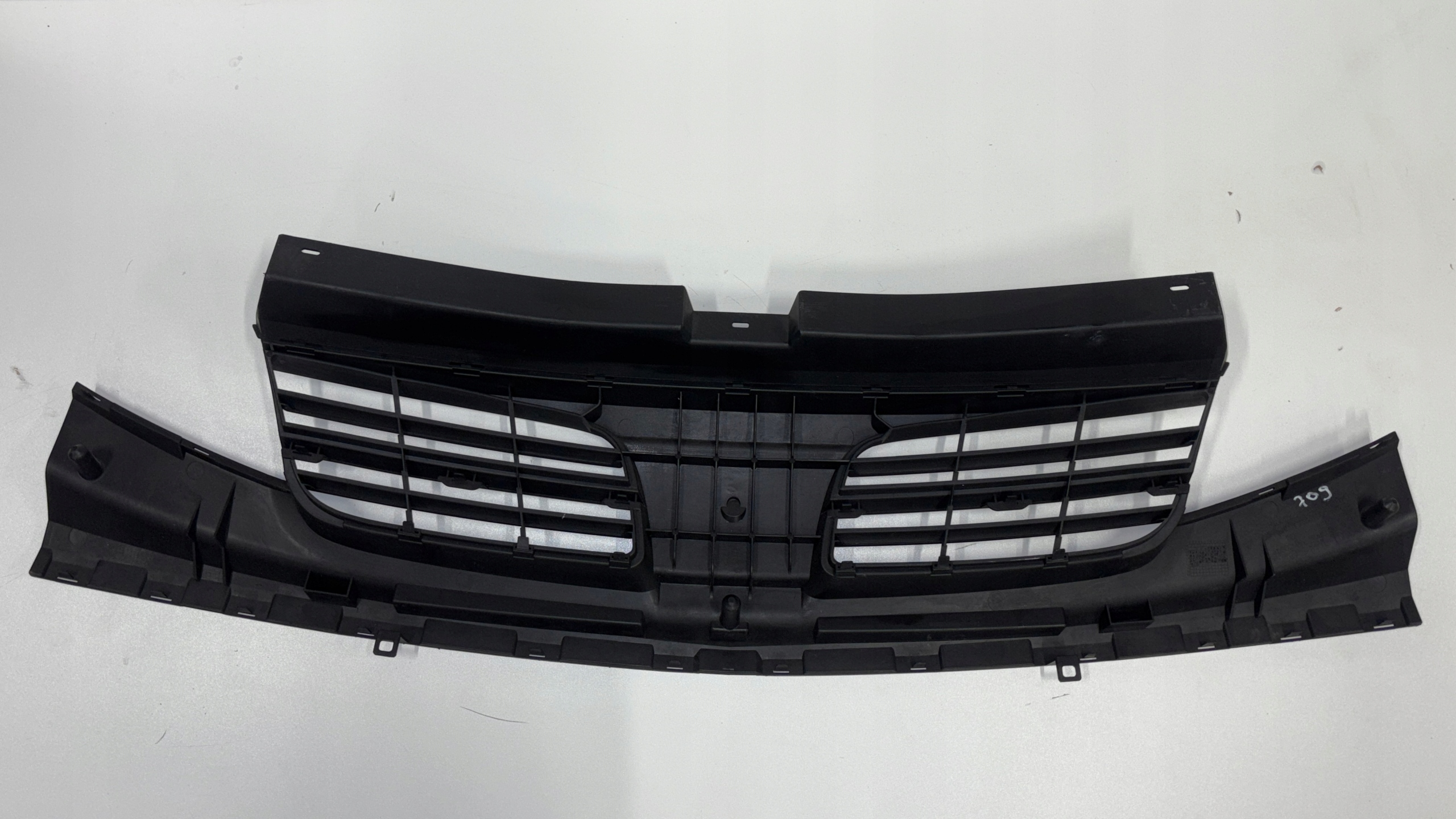 решетка радиатора nissan PRIMASTAR рестайлинг 2006-2016 623100250