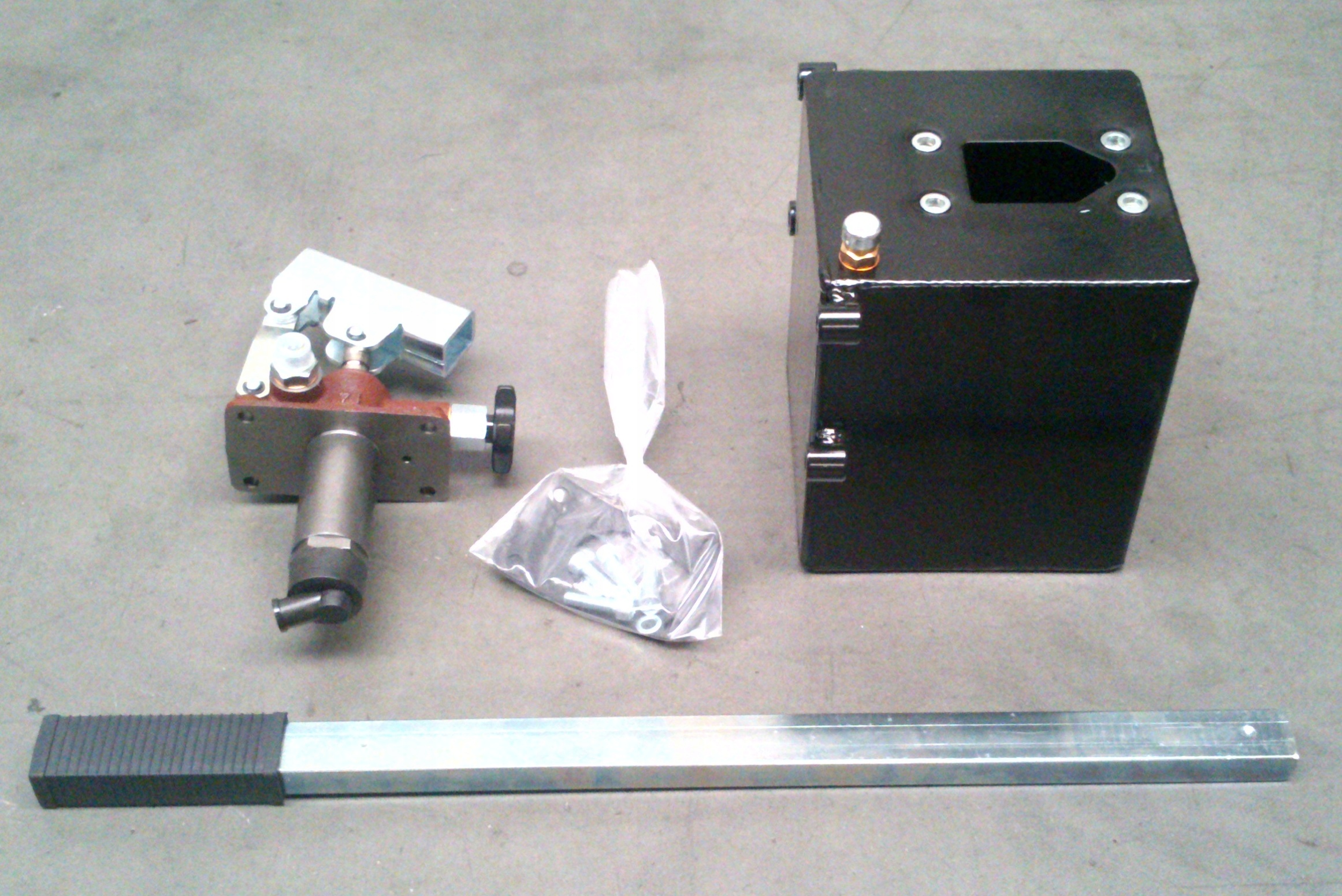 pompa ręczna, wywrot przyczepka samochodowa kiper