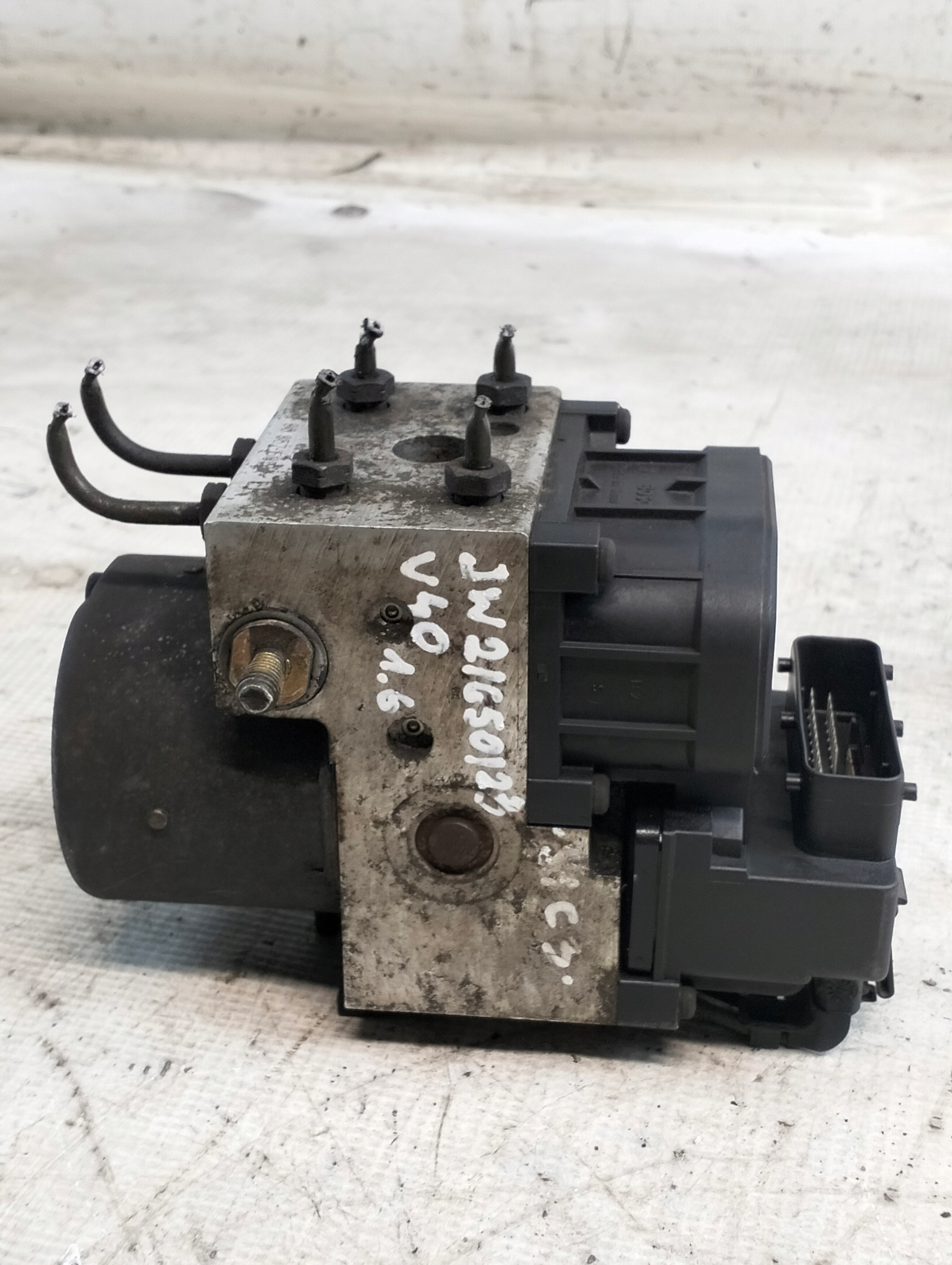 VOLVO V40 e 1999r 1.6 77KW Pompa ABS 30857585 BOSCH 0265216462