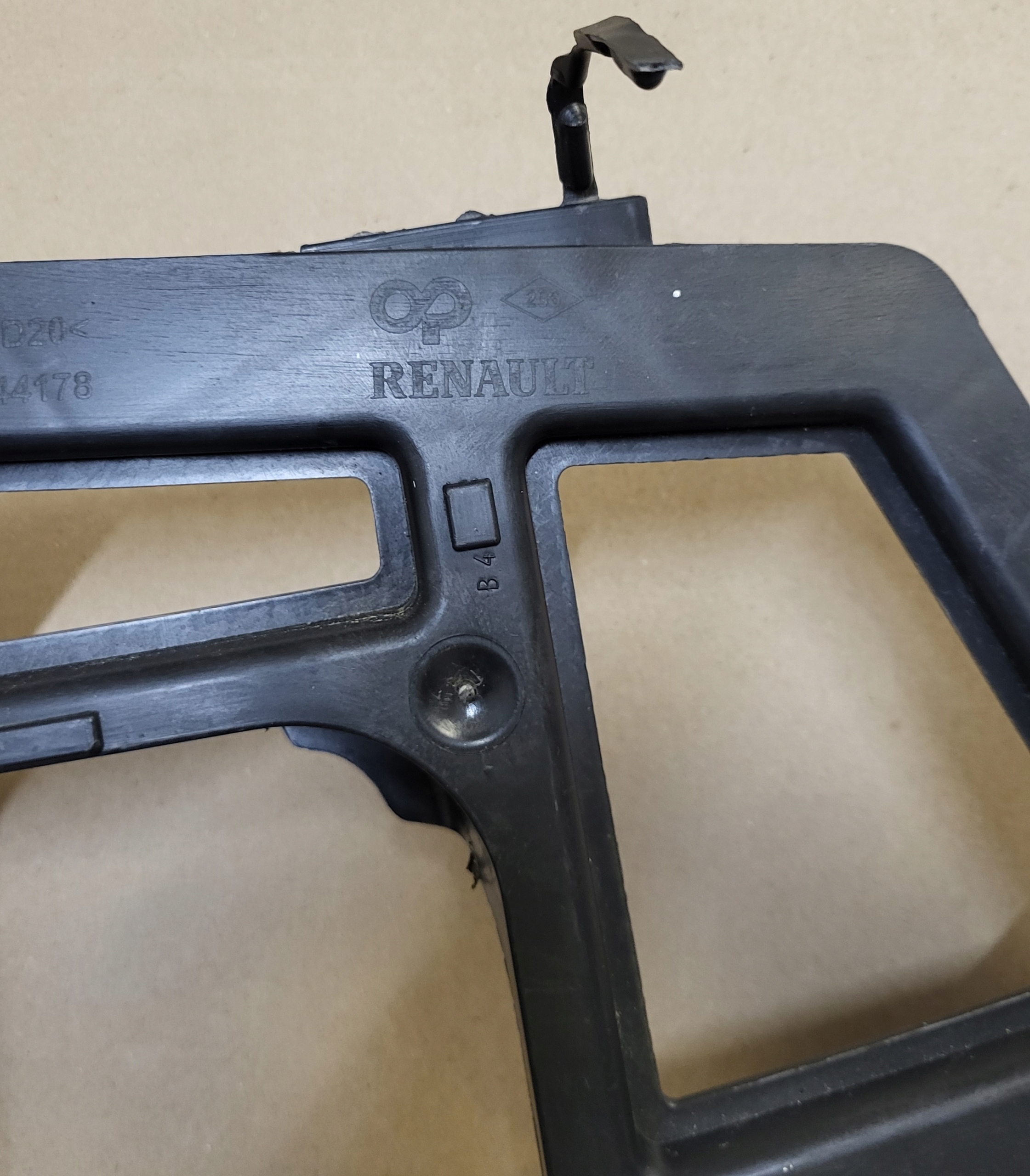 bumper bracket console holder right rear part RENAULT LAGUNA III KOMBI OE
